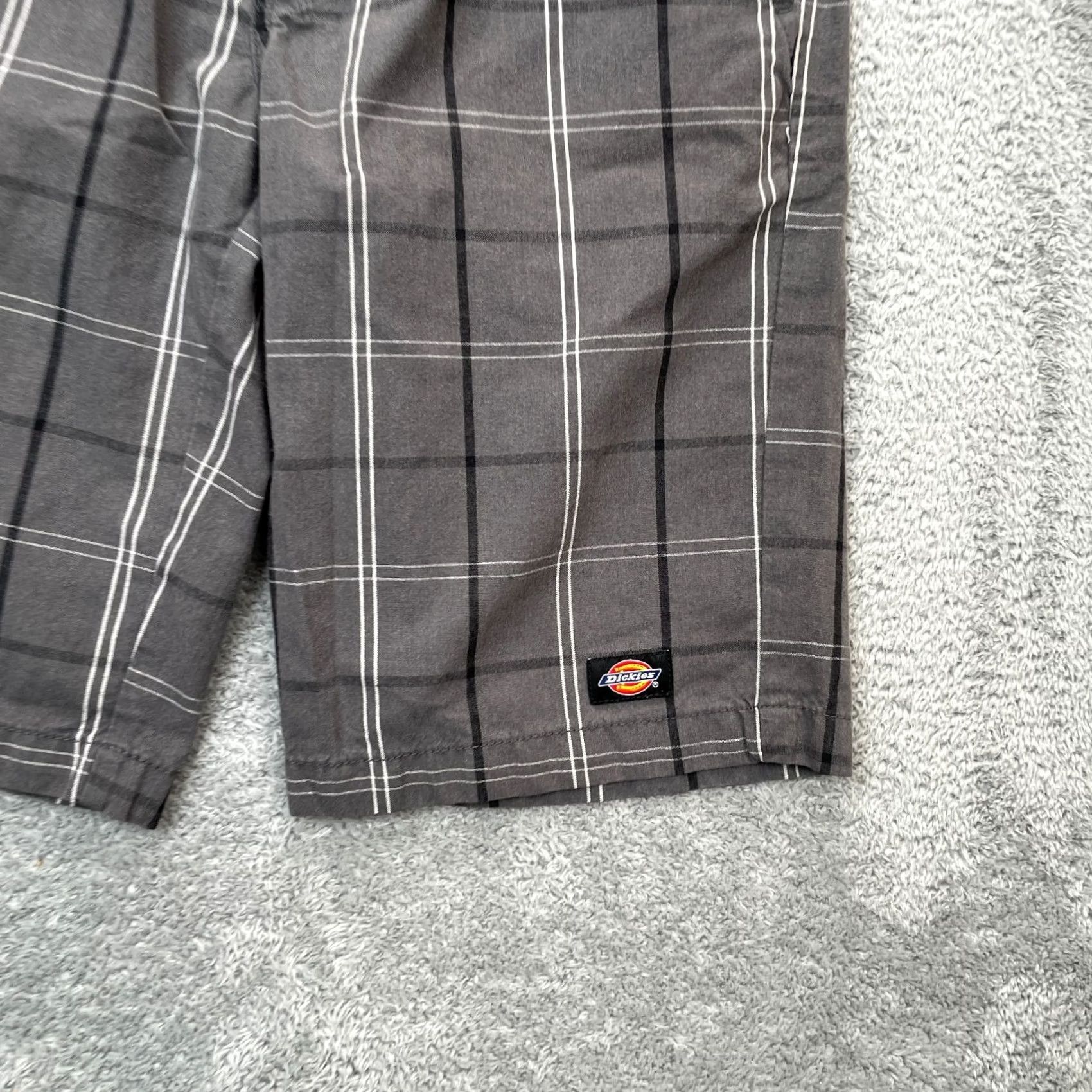 Dickies Dickies Shorts Mens 31 Gray Cargo Cotton Regular Fit Mid Rise Plaid Logo Pocket (Cargo) Black? Size US 32 / EU 48 - 5 Thumbnail