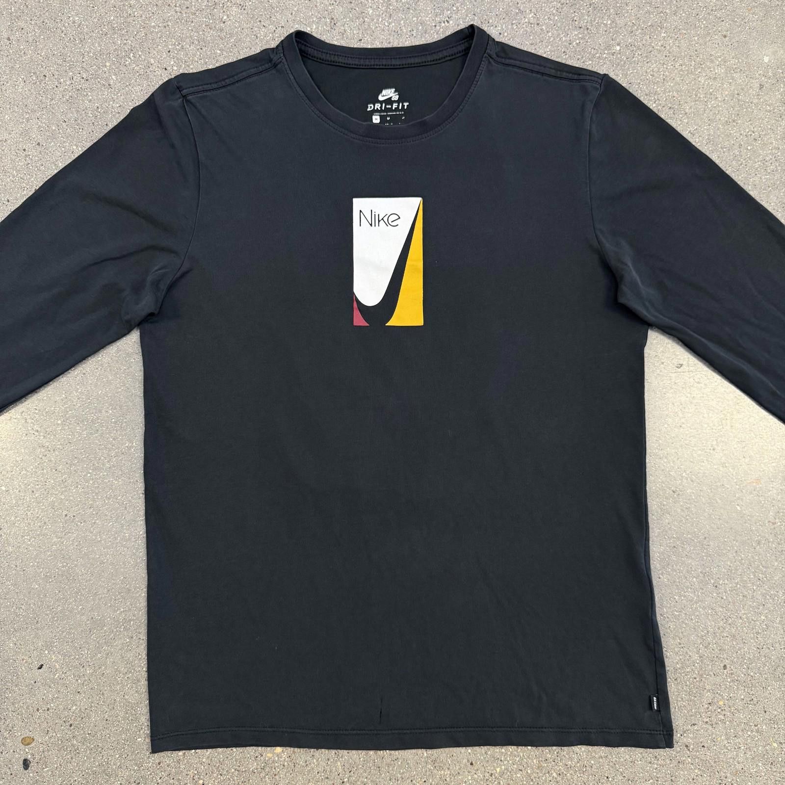 Nike SB Nike SB Shirt Mens M Black Long Sleeve Dri-FIT Skateboarding Size US M / EU 48-50 / 2 - 2 Thumbnail