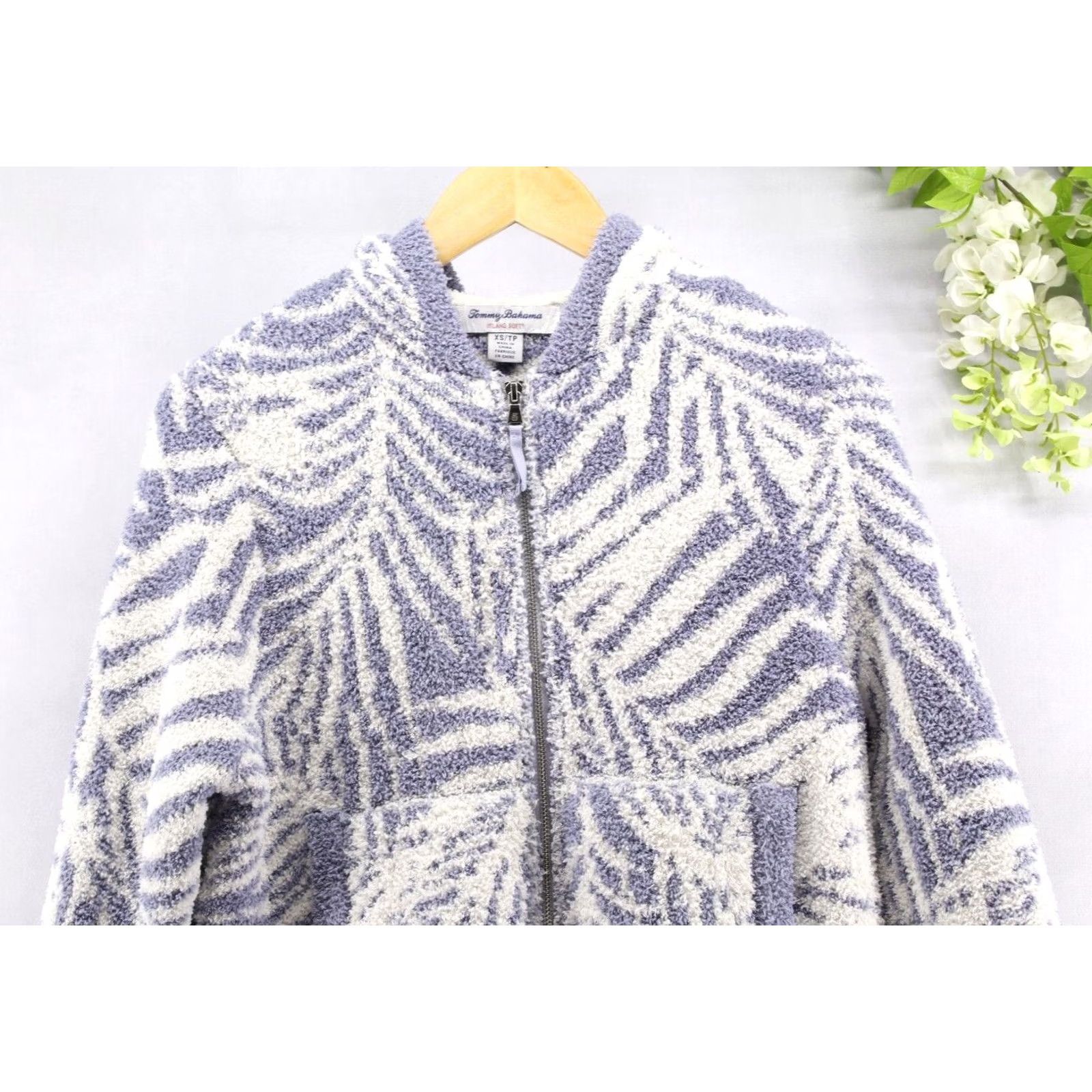 Tommy Bahama Tommy Bahama Women's Sea Swell Chenille Hoodie Zip Front XS Blue Floral Logo Full Zip Hooded Sweatshirt Size XS / US 0-2 / IT 36-38 - 3 Thumbnail