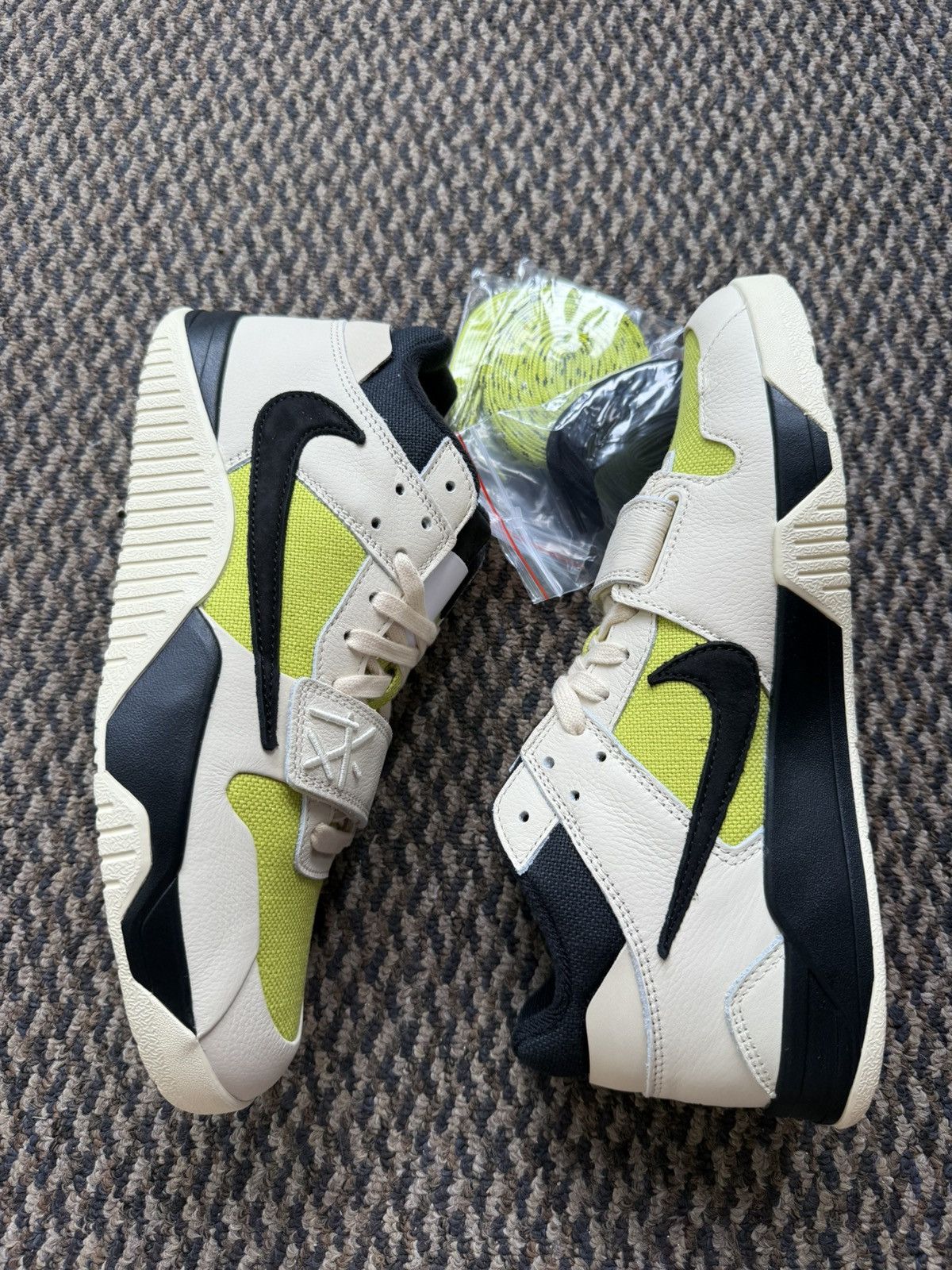 Jordan Brand × Travis Scott Jumpman Jack TR Bright Cactus Size US 11 / EU 44 - 2 Thumbnail