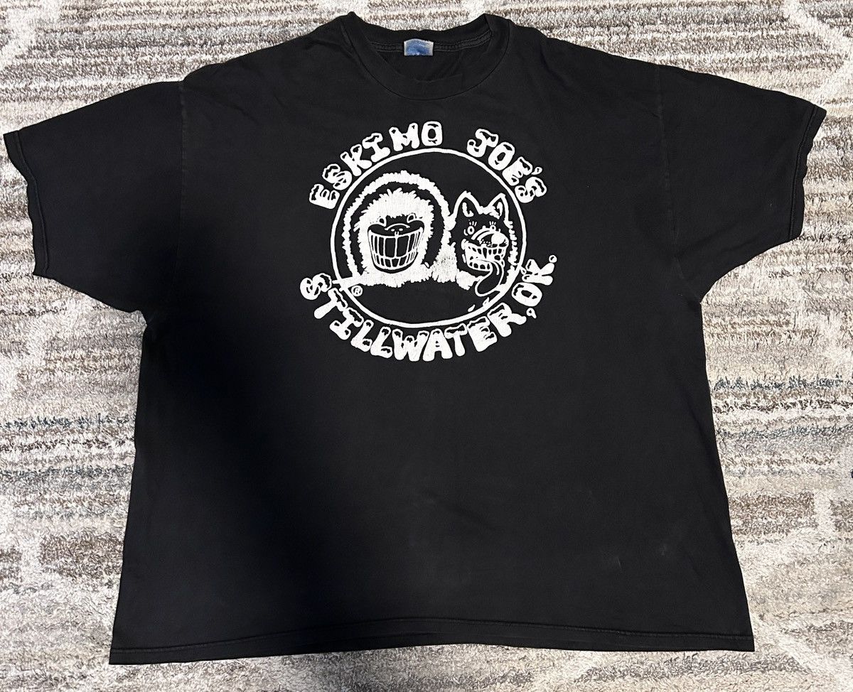 Vintage Eskimo Joe’s Classic Logo Stillwater Oklahoma Black T-Shirt Size US XXL / EU 58 / 5 - 2 Thumbnail