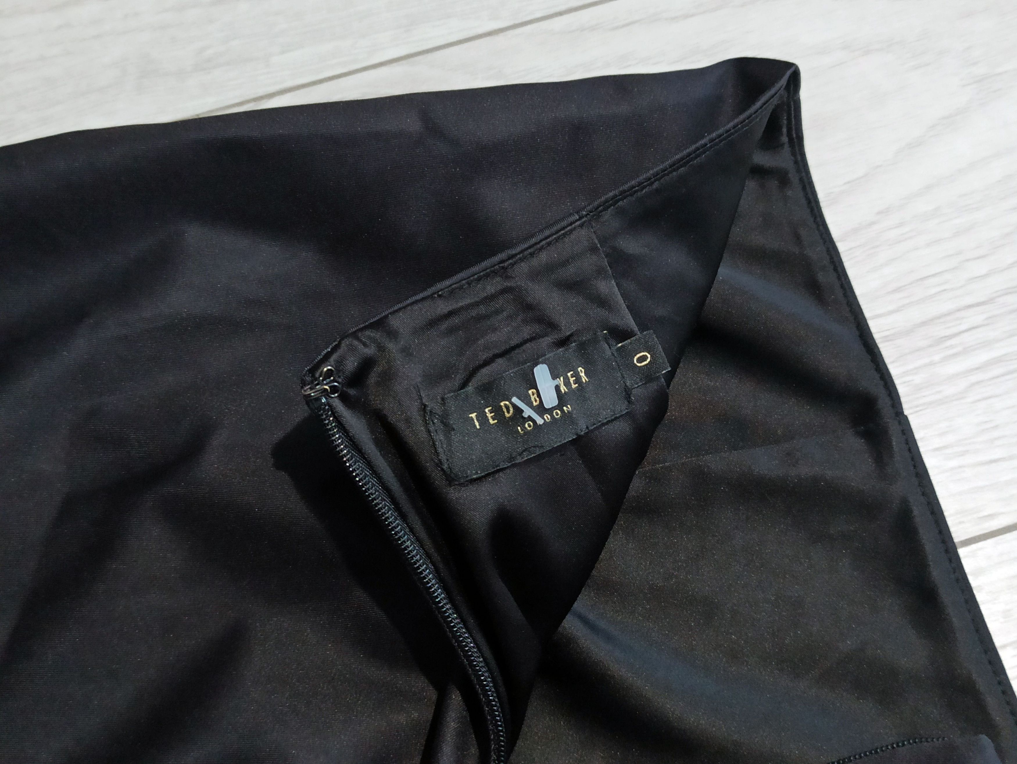 Ted Baker Ted Baker pencil skirt Size 25" / US 0 / IT 36 - 7 Thumbnail