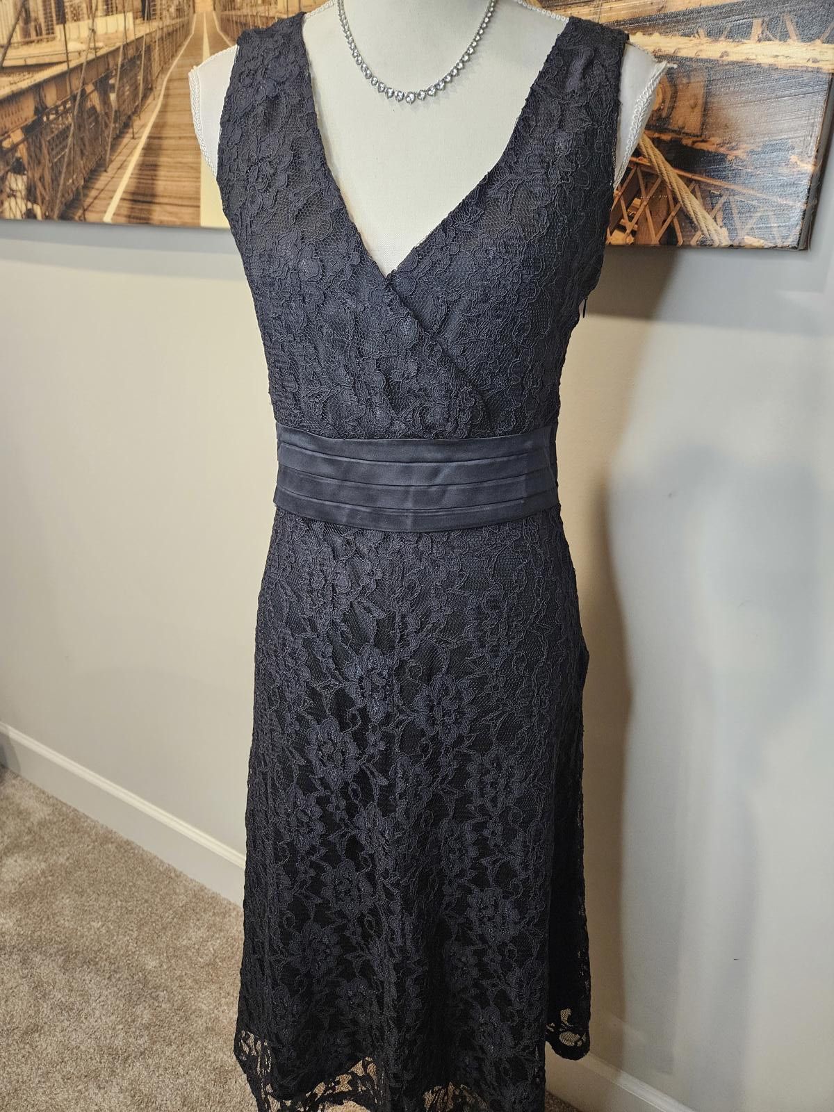 Isaac Mizrahi Isaac Mizrahi Elegant Lace Dress with Satin Waistline Size M / US 6-8 / IT 42-44 - 1 Thumbnail