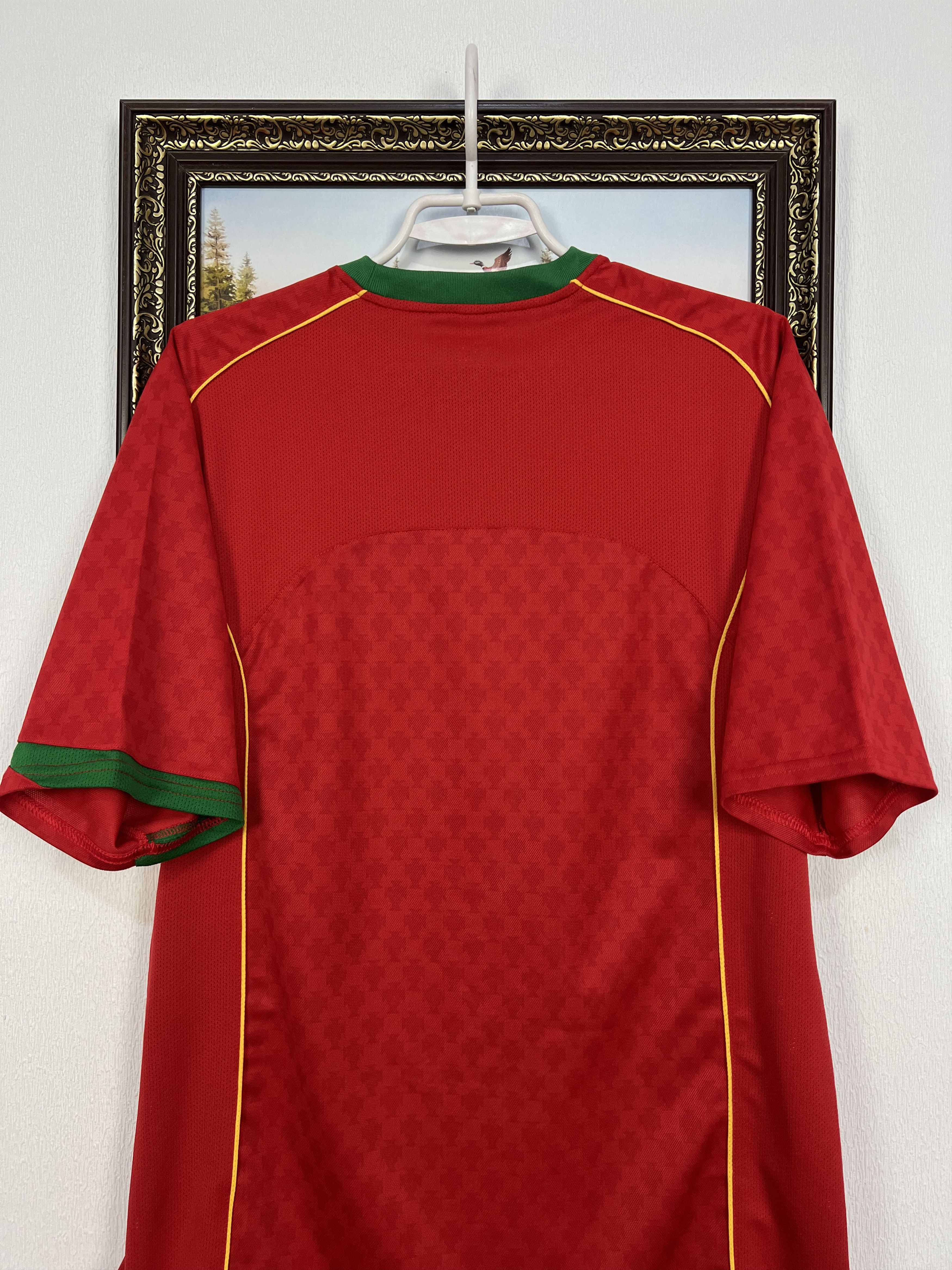 Nike Portugal Home football shirt 2004 Soccer Nike Jersey Mens Size US L / EU 52-54 / 3 - 11 Thumbnail