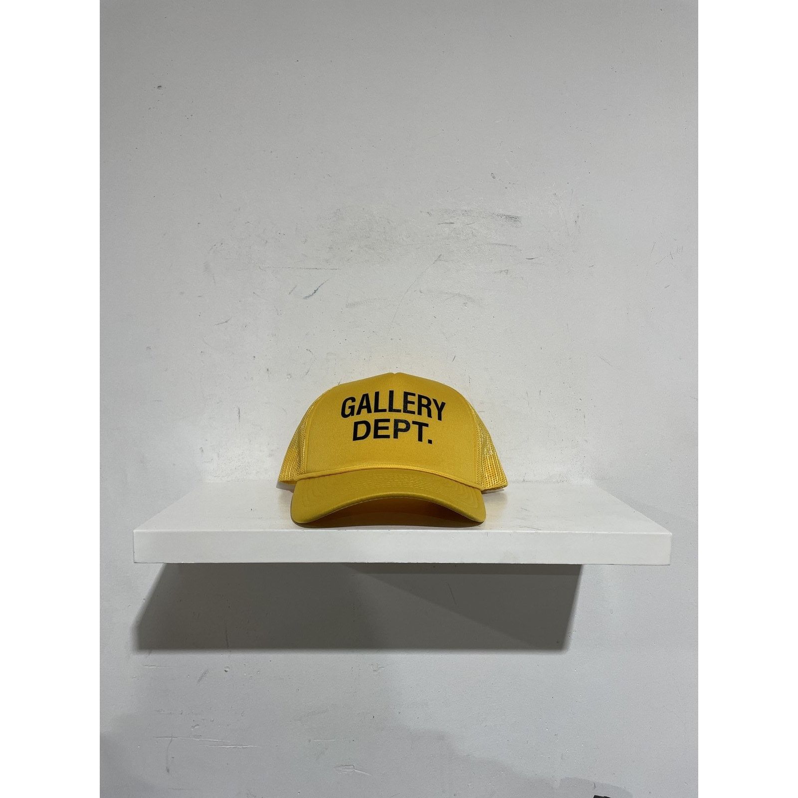 GALLERY DEPT. YELLOW LOGO TRUCKER HAT PREOWNED