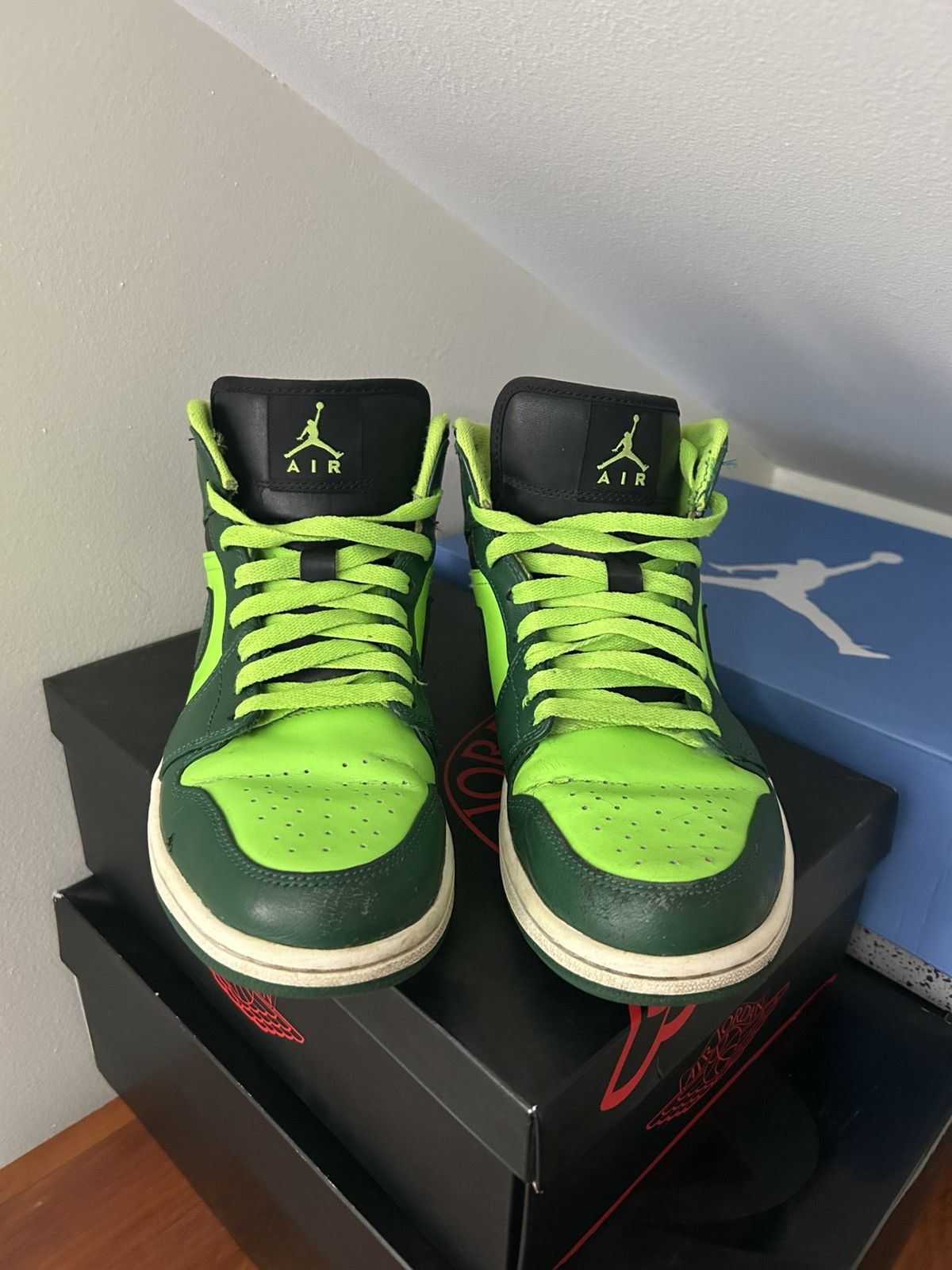 Jordan Brand Air Jordan Retro 1s Size US 9 / EU 42 - 2 Thumbnail
