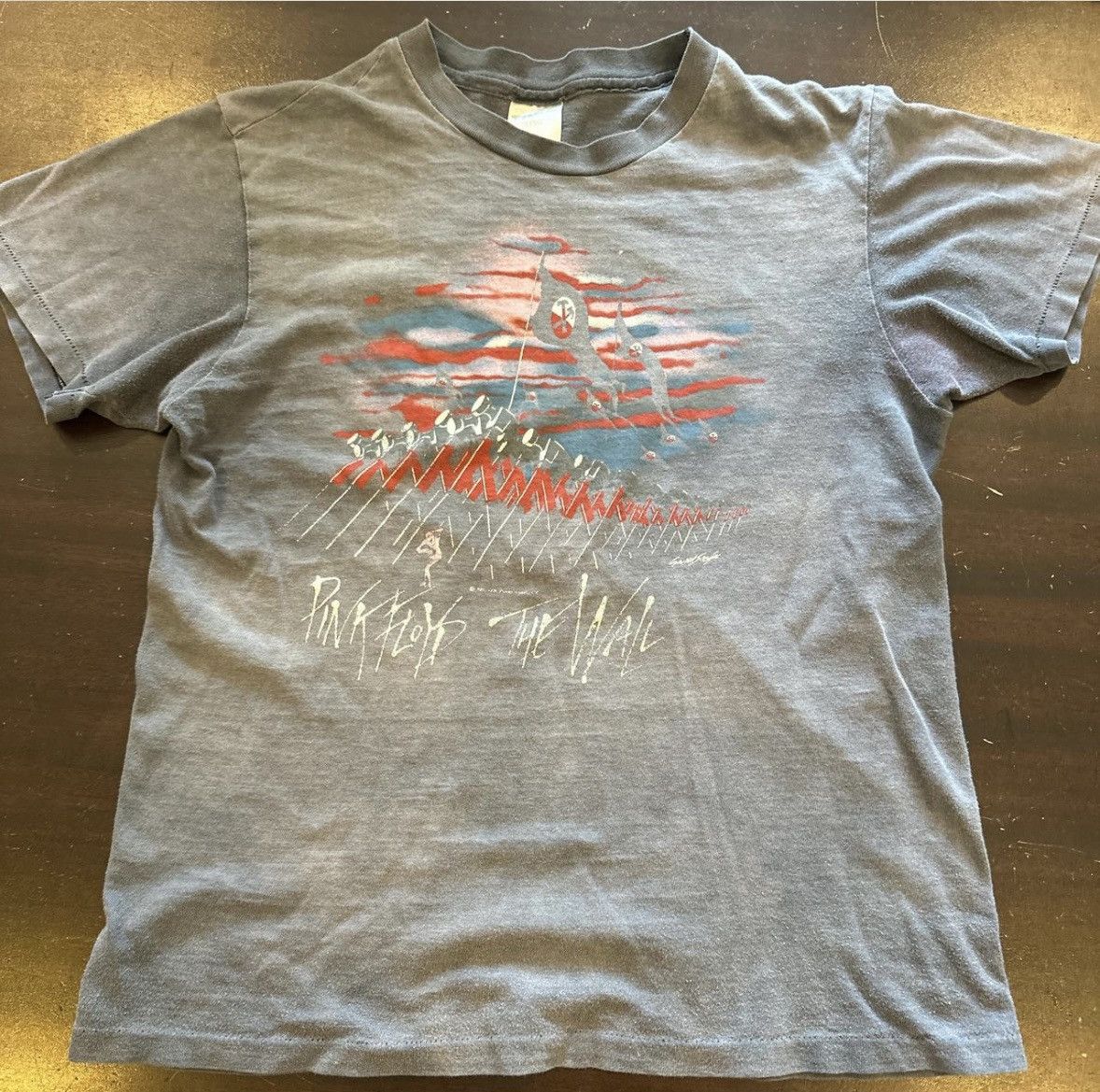 Band Tees Vintage 1987 Pink Floyd The Wall fader Size US M / EU 48-50 / 2 - 5 Thumbnail