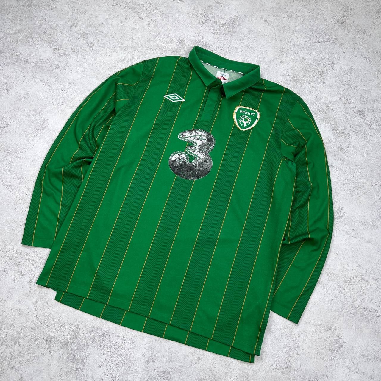 Umbro MEN'S Vintage Umbro Ireland National Soccer Football Jersey Size US S / EU 44-46 / 1 - 3 Thumbnail
