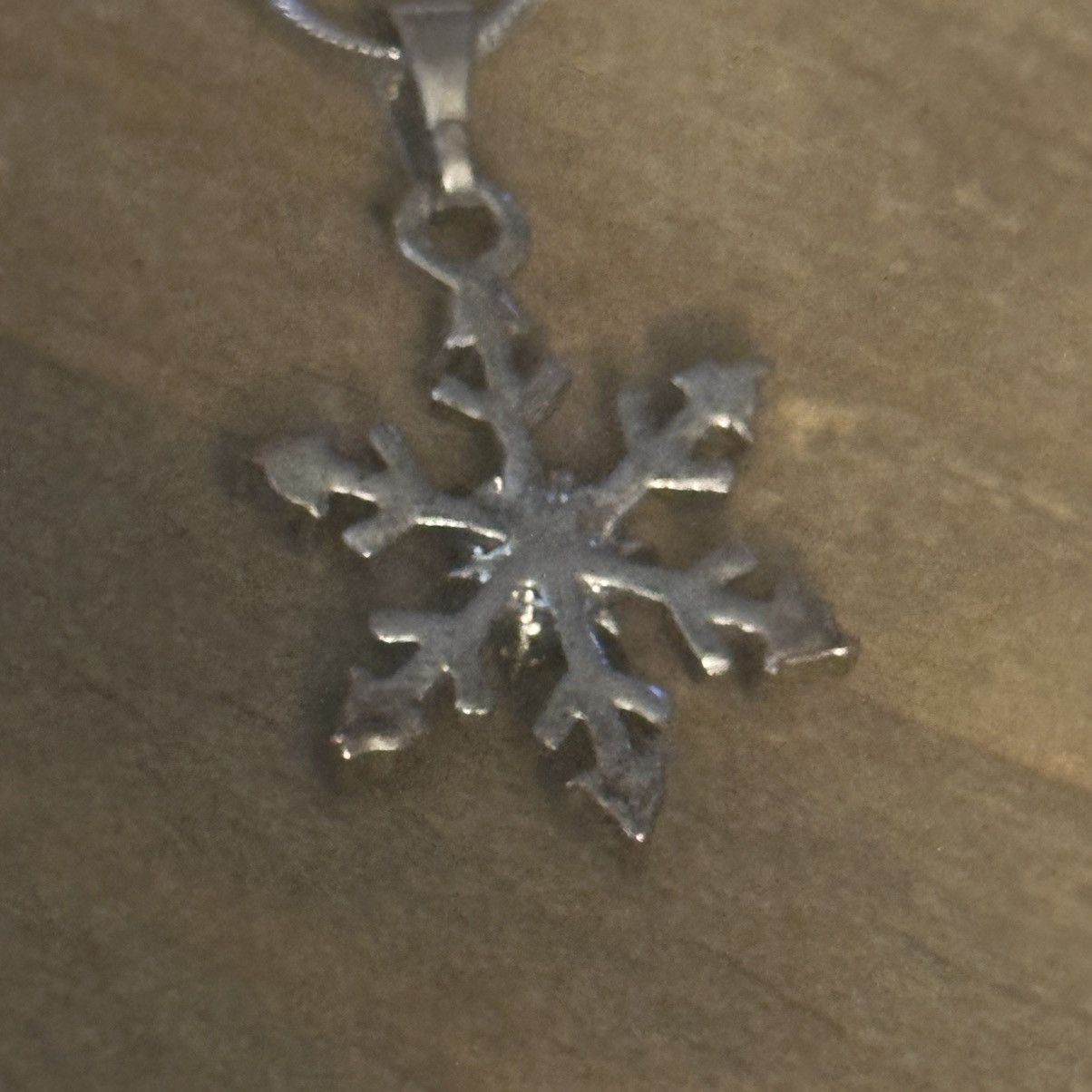 Other Silver tone rhinestone snowflake pendant necklace Size ONE SIZE - 4 Thumbnail