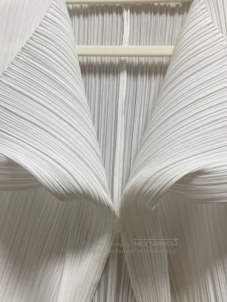 Issey Miyake Issey Miyake White Top Size L / US 10 / IT 46 - 1 Thumbnail