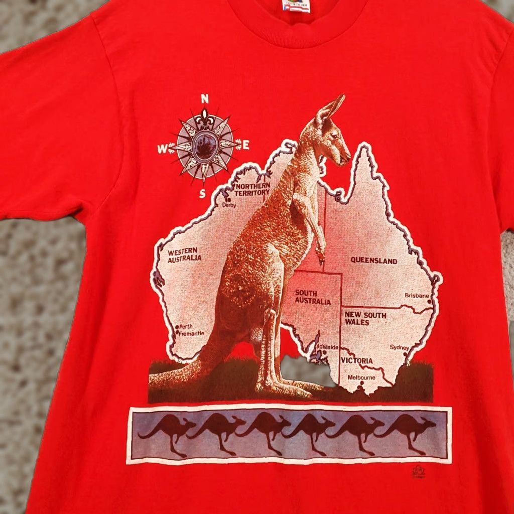 Fruit Of The Loom VINTAGE Fruit of the Loom Kangaroo Shirt Mens L Red 1980s 1989 Australian Map Graphic Print 80s Nature Mens Shirt Regular Size US L / EU 52-54 / 3 - 1 Thumbnail