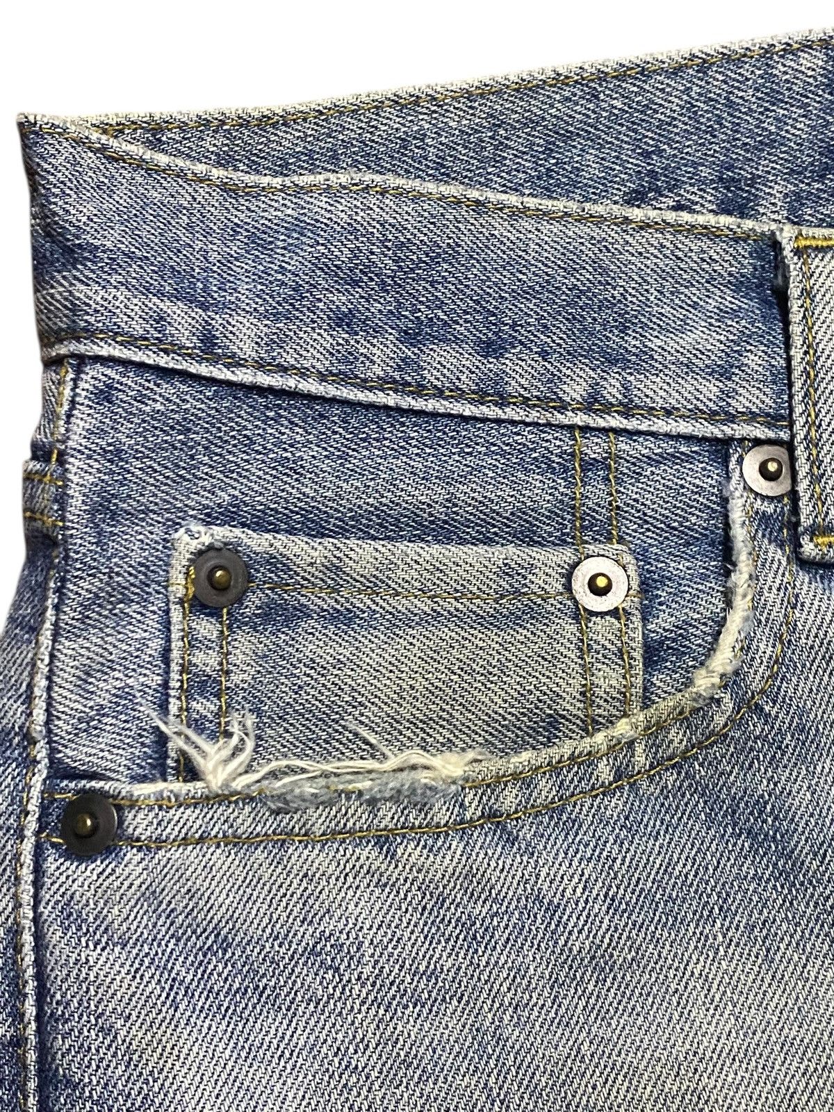 Uniqlo Vintage Japanese Brand Uniqlo Light Wash Loose Jeans Size US 33 - 9 Thumbnail