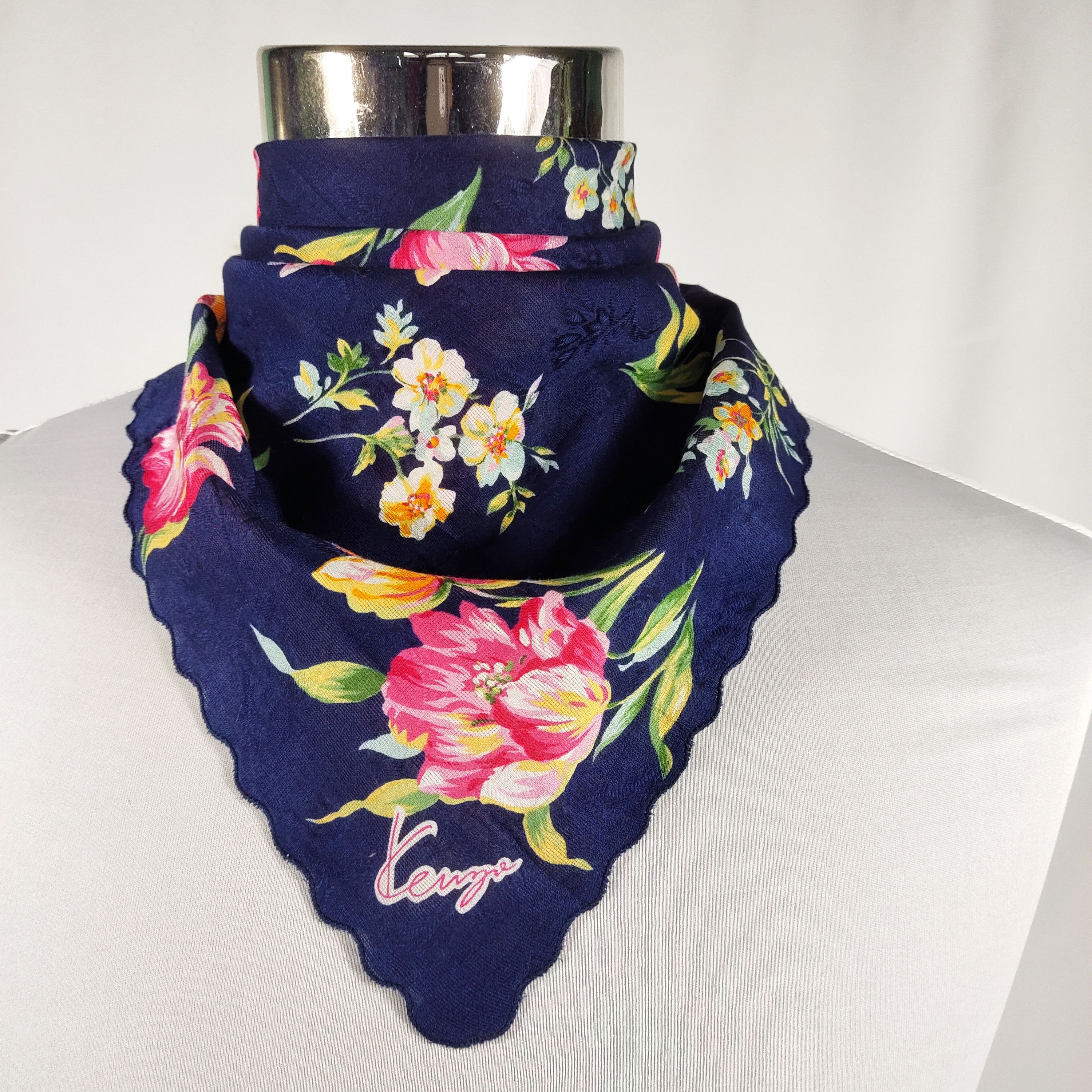 Kenzo × Vintage Kenzo Handkerchief /Neckerchief / Bandana FZ099 Size ONE SIZE - 1 Thumbnail