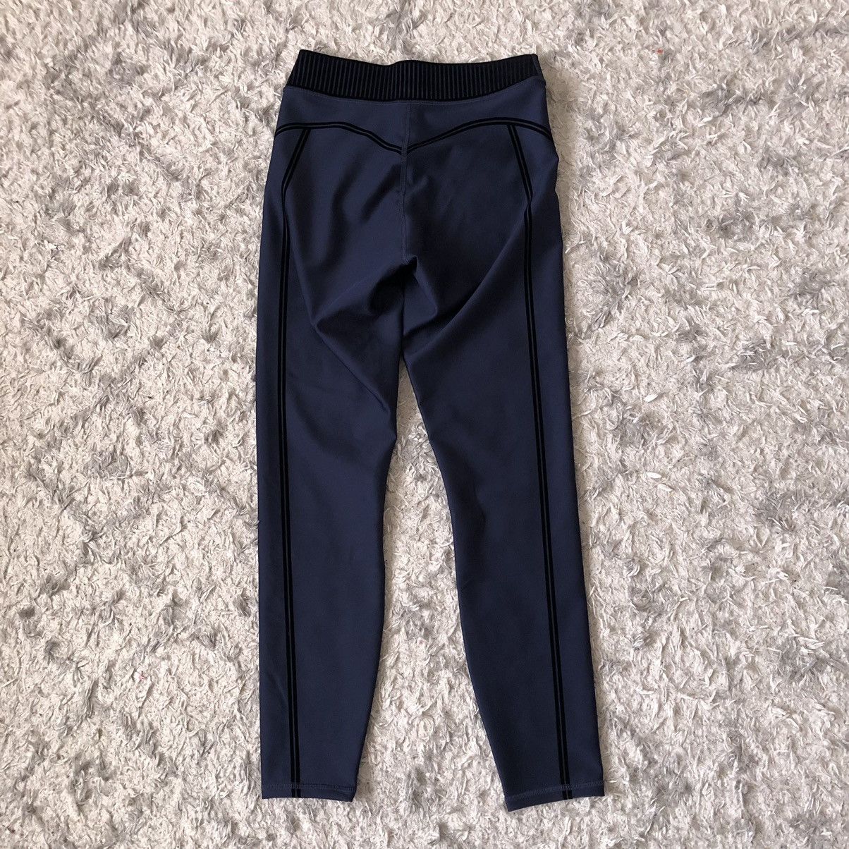 Alo Yoga Alo Yoga Airlift High-Waist 7/8 Line Up Legging Navy XS Size 25" / US 0 / IT 36 - 4 Thumbnail