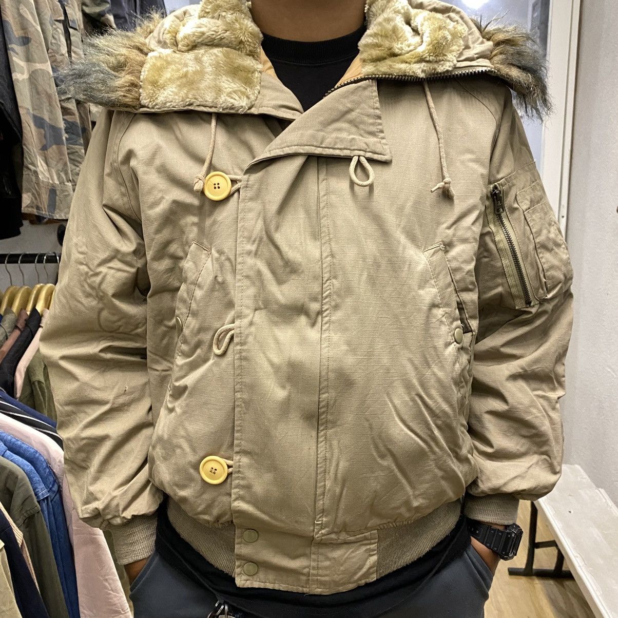GOA Jacket Flying Man's Heavy Attached Hood N-2B Size US L / EU 52-54 / 3 - 8 Thumbnail