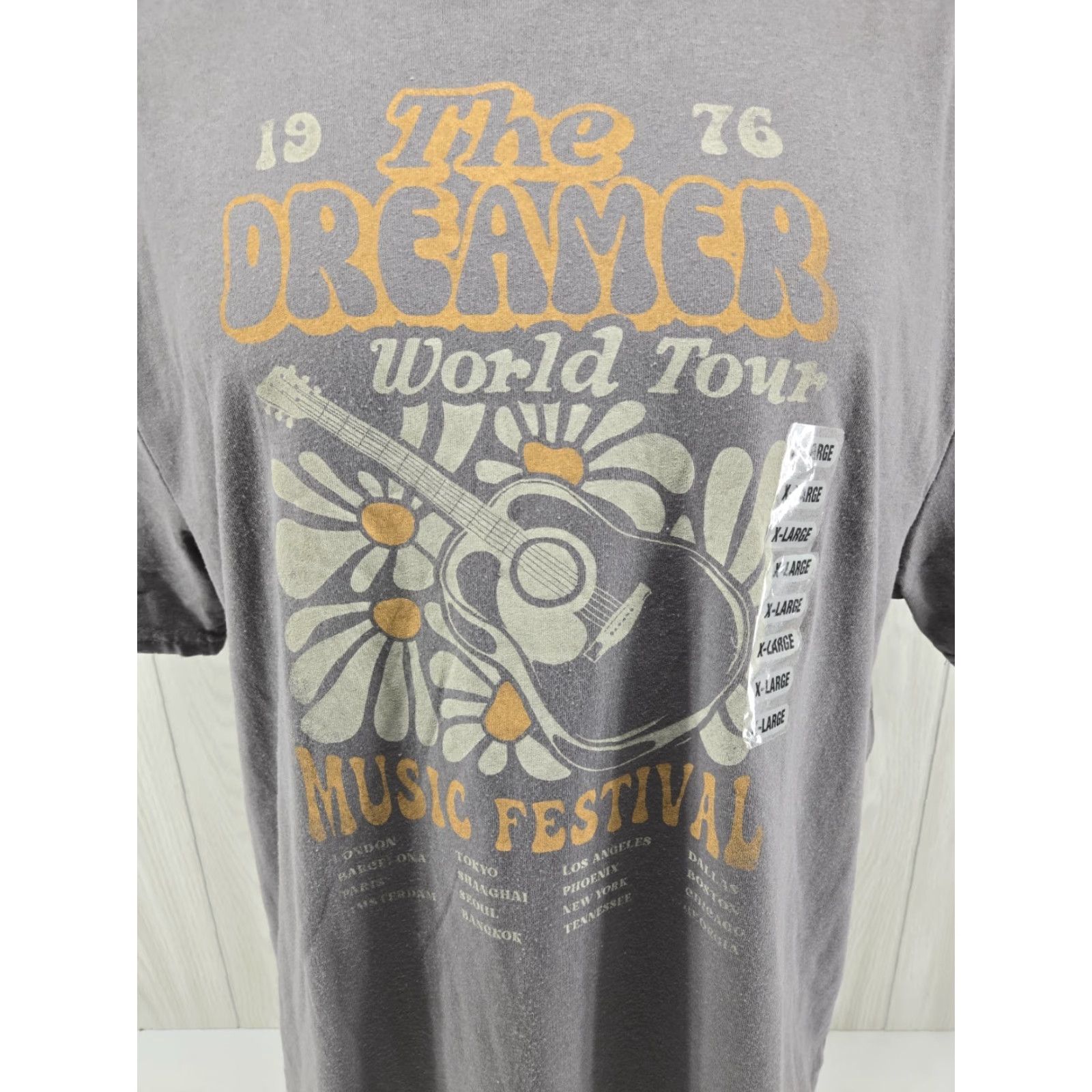 Vintage VINTAGE The Dreamer World Tour Music Festival Gray Short Sleeve T-Shirt Adult XL Size US XL / EU 56 / 4 - 3 Thumbnail