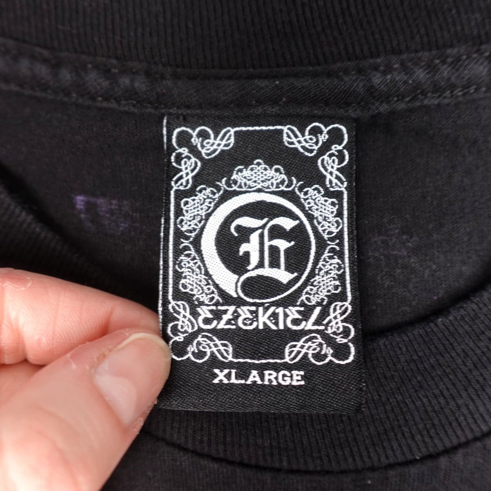 Vintage VINTAGE Ezekiel Shirt Mens XL Black Bear Graphic Tee Made In USA Skateboard Size US XL / EU 56 / 4 - 2 Thumbnail