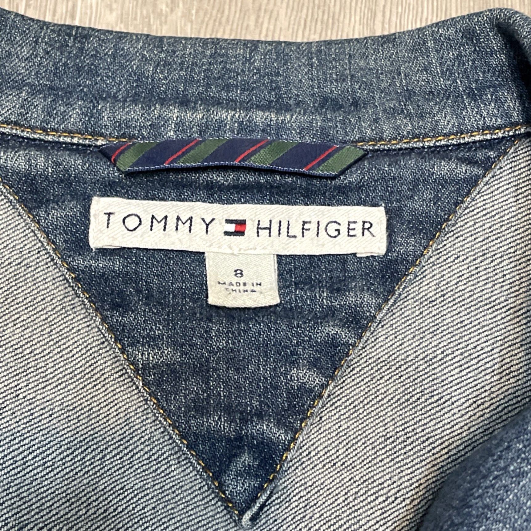Tommy Hilfiger VINTAGE Tommy Hilfiger Women's Denim Jacket Blazer Sz 8 Light Blue Collared Button Up Jean Coat Size 30" / US 8 / IT 44 - 2 Thumbnail