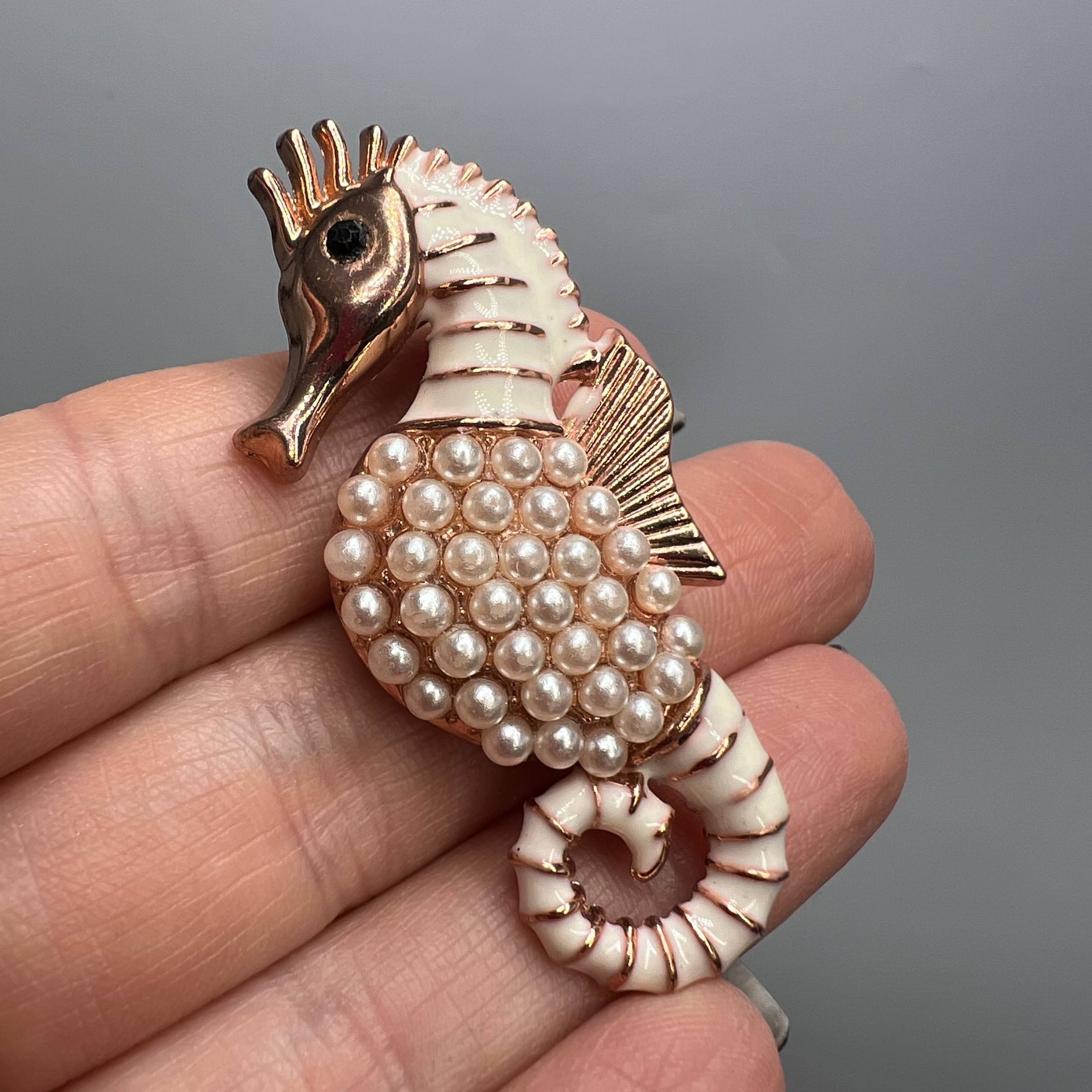 Vintage Vintage Seahorse Brooch Gold Tone Pearl Enamel Pin Size ONE SIZE - 2 Thumbnail