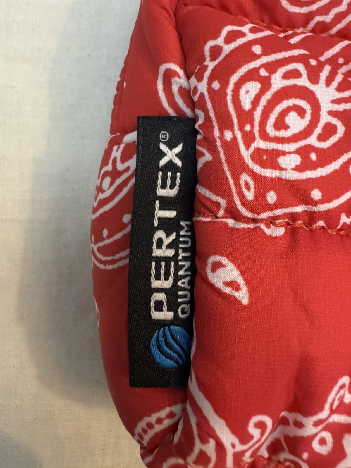 Supreme Supreme Puffer Pouch 'Red Paisley' Size ONE SIZE - 3 Thumbnail