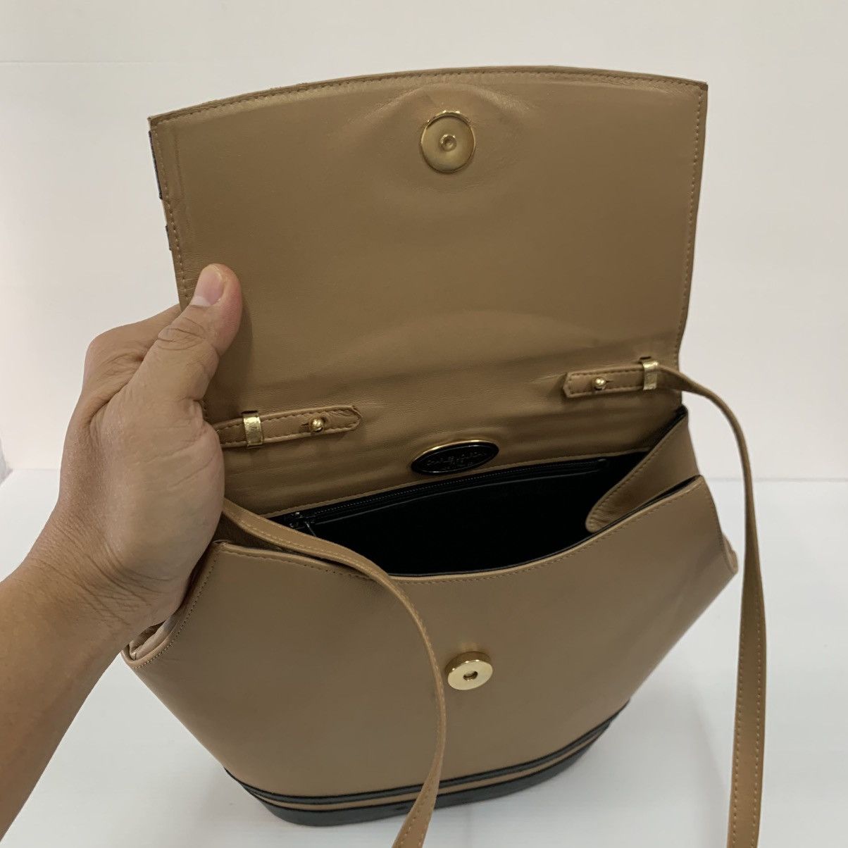 Charles Jourdan Charles Jourdan Leather Slingbag Size ONE SIZE - 7 Thumbnail