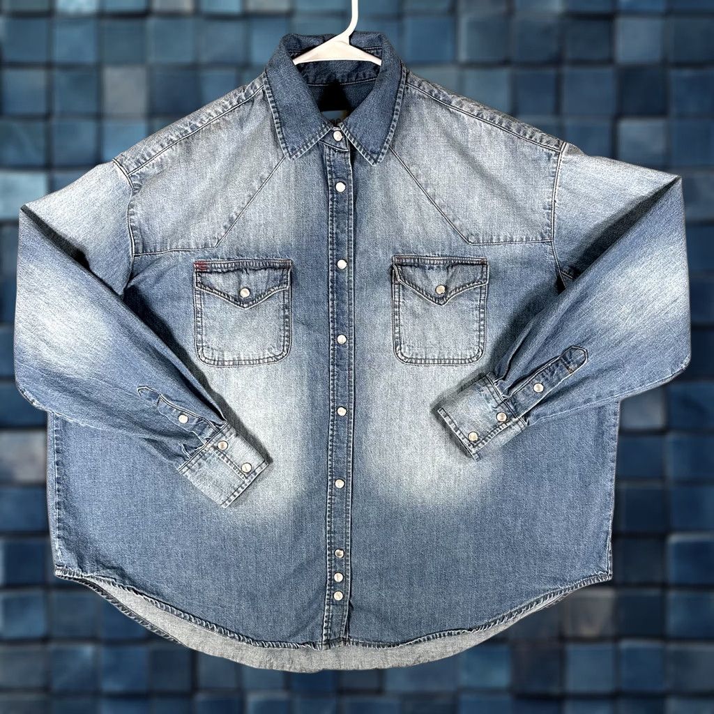 Urban Outfitters BDG Urban Outfitters Denim Shirt Womens Small Plus Blue Pearl Snap Western Faded Size S / US 4 / IT 40 - 1 Thumbnail
