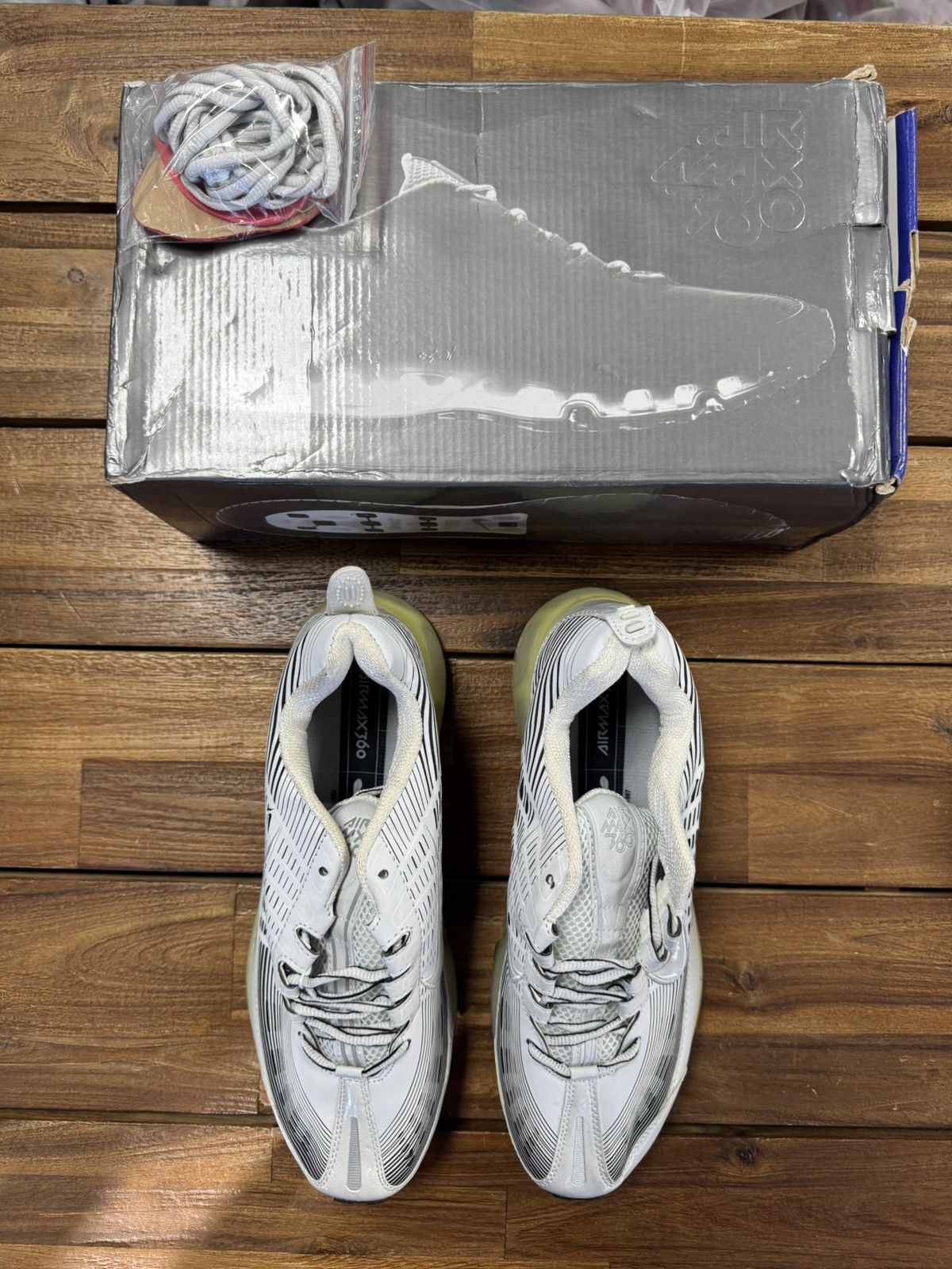 Nike 2006 Air Max 360 White Size US 10 / EU 43 - 2 Thumbnail