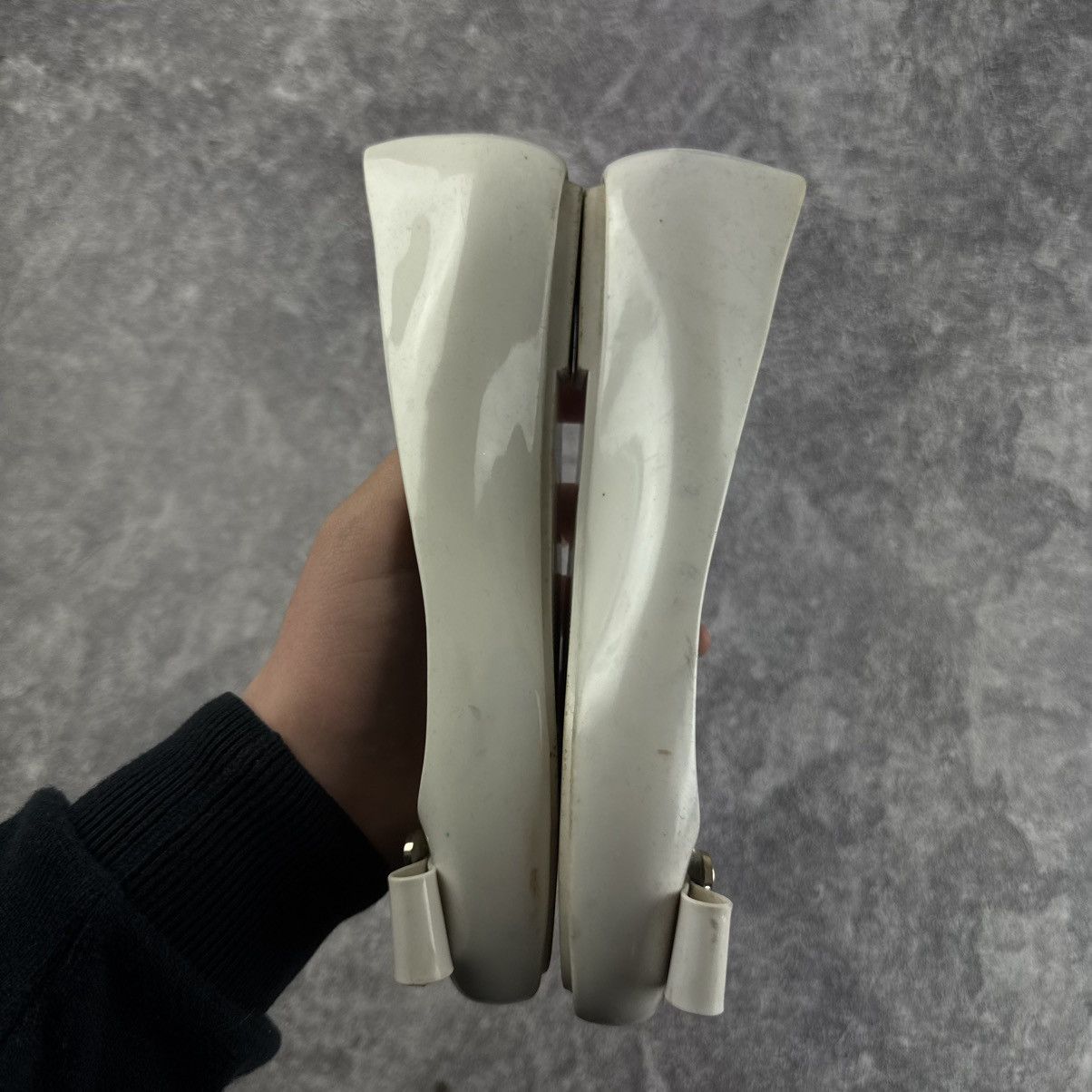 Melissa × Vivienne Westwood Vivienne Westwood x Melissa White Orb Bow Flat Shoes Size US 6 / IT 36 - 5 Thumbnail