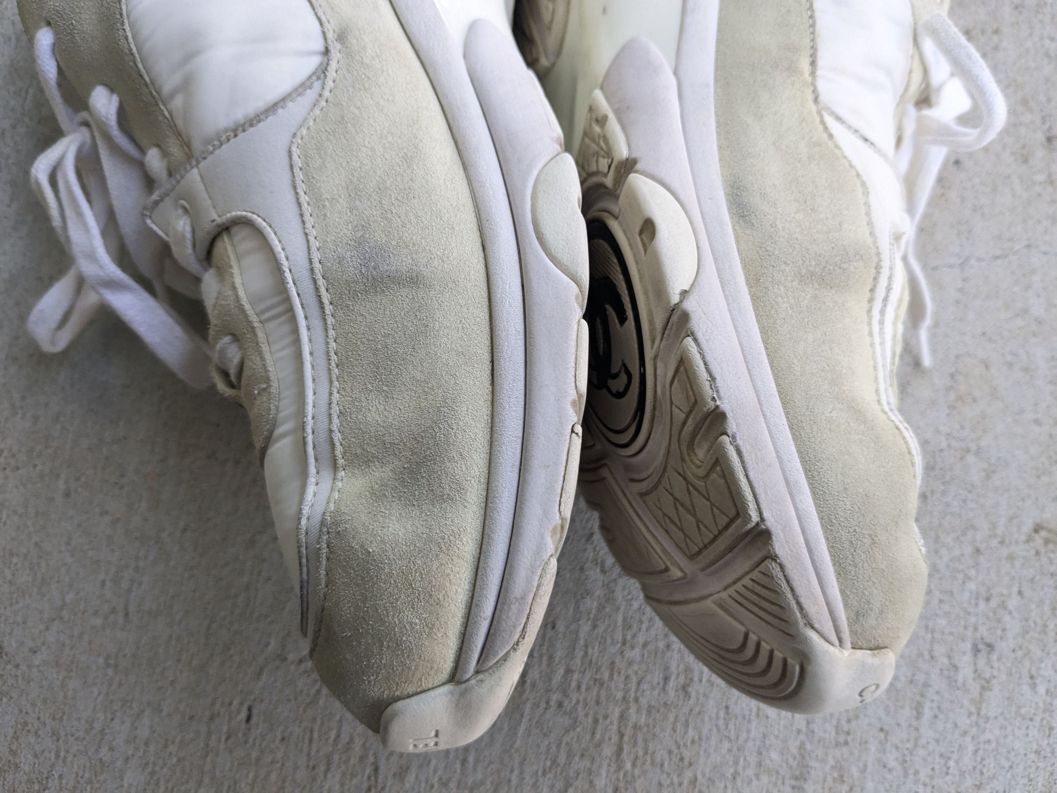 Chanel Chanel CC Logo Runners Sneakers White Cream 9 42 Suede Size US 9 / EU 42 - 12 Thumbnail