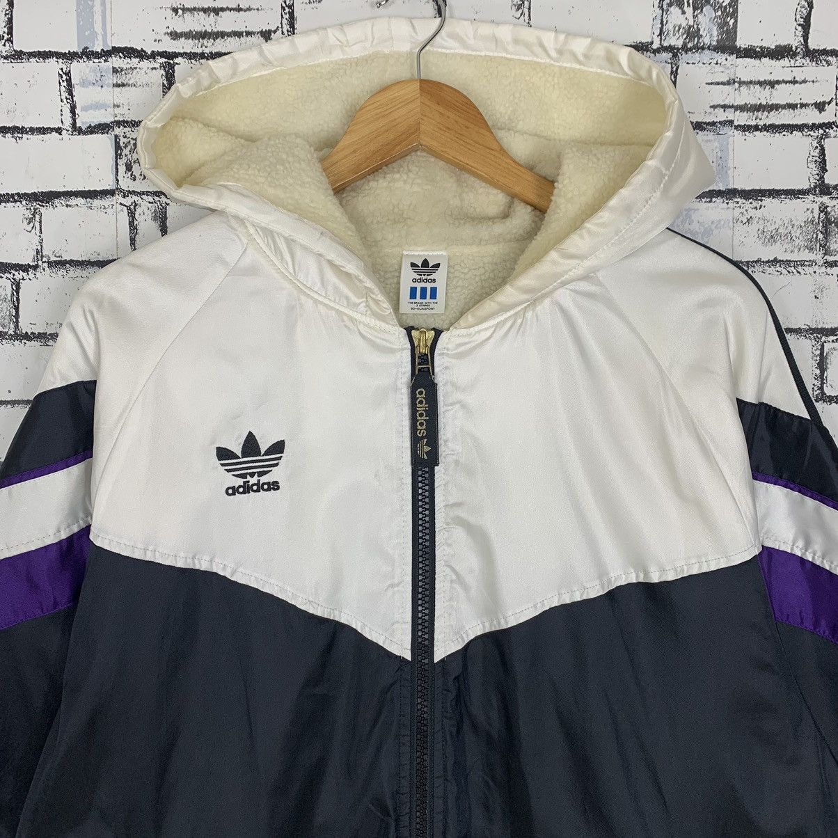 Adidas Adidas Back Print Big Logo Windbreaker Size M / US 6-8 / IT 42-44 - 2 Thumbnail