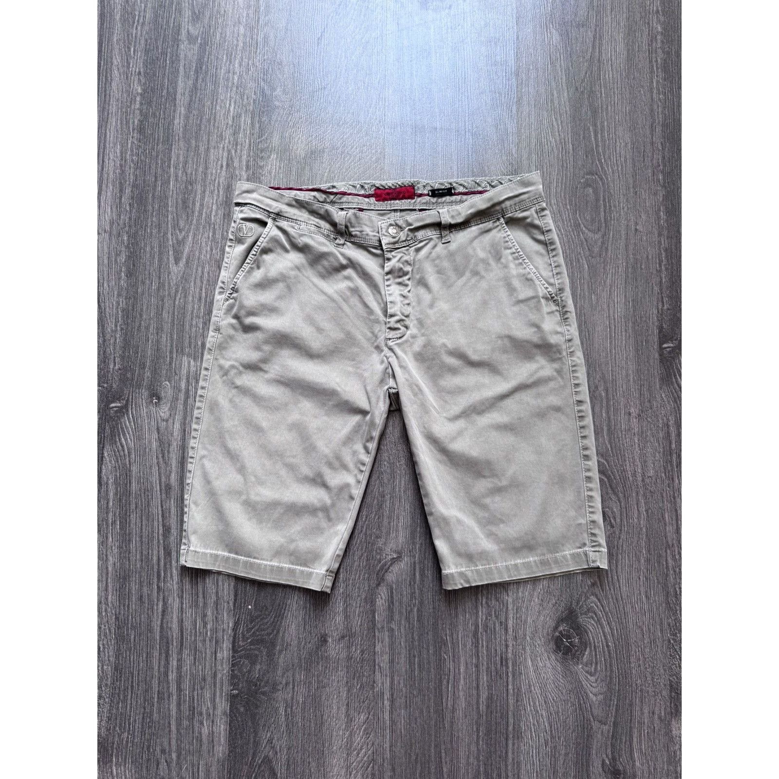 Valentino × Vintage Vintage Valentino Gray Avantgarde Shorts Size US 34 / EU 50 - 1 Thumbnail