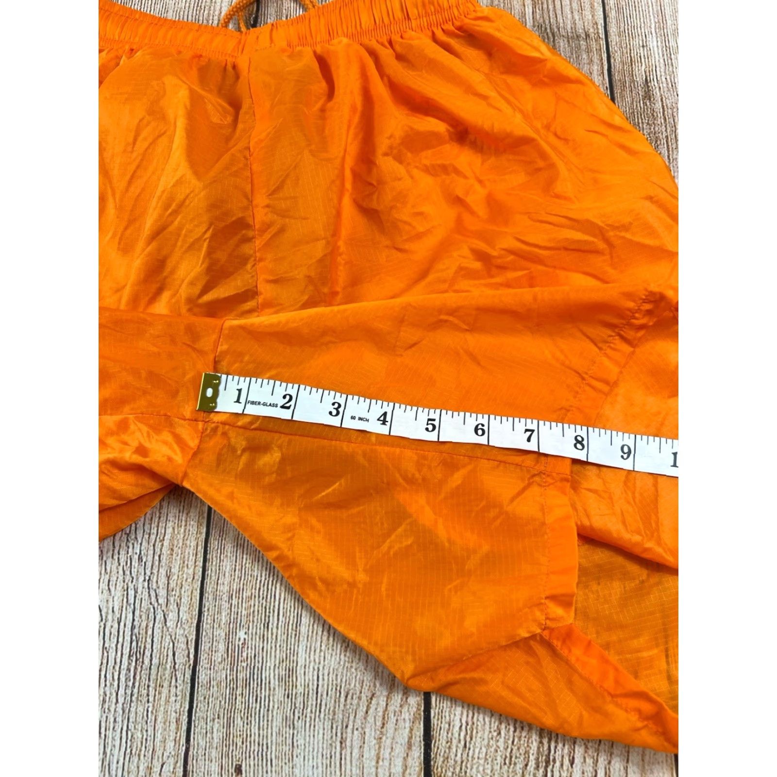 Nike VINTAGE Nike Swoosh Nylon Orange Shorts Women 90s Medium M Athletic Activewear Size 32" / US 10 / IT 46 - 7 Thumbnail