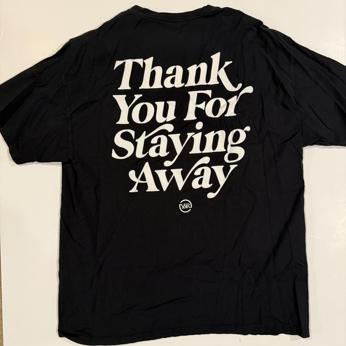Gildan Vintage “Keep Your Distance” Y&R Black Tee Size XL Size US XL / EU 56 / 4 - 4 Thumbnail