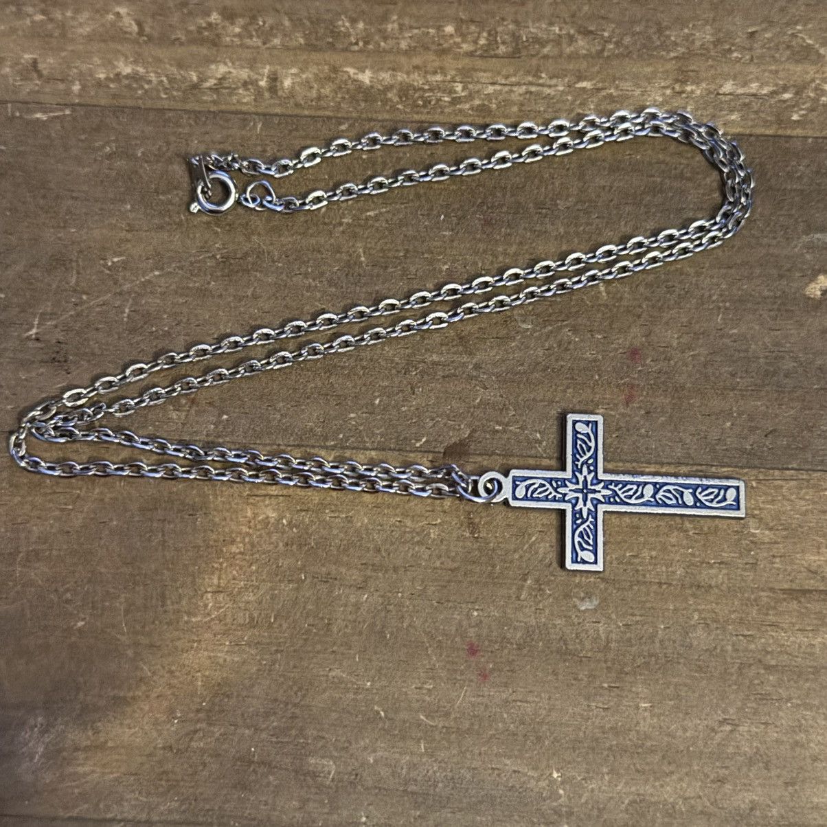 Vintage Vintage silver tone embossed cross pendant necklace Size ONE SIZE - 2 Thumbnail