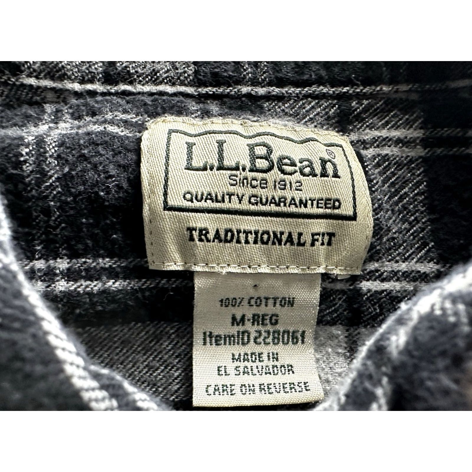 Vintage L.L.Bean Plaid Shirt Men’s Medium Slim Button-Up Collared Cotton Flannel Black Gray Button Front Size US M / EU 48-50 / 2 - 6 Thumbnail
