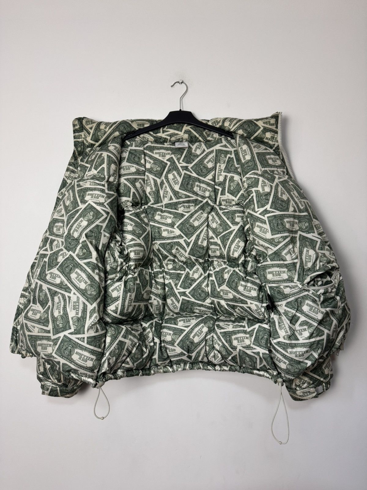 Vetements Vetements Million Dollar Print Down Puffer Jacket Luxury Size US S / EU 44-46 / 1 - 21 Thumbnail