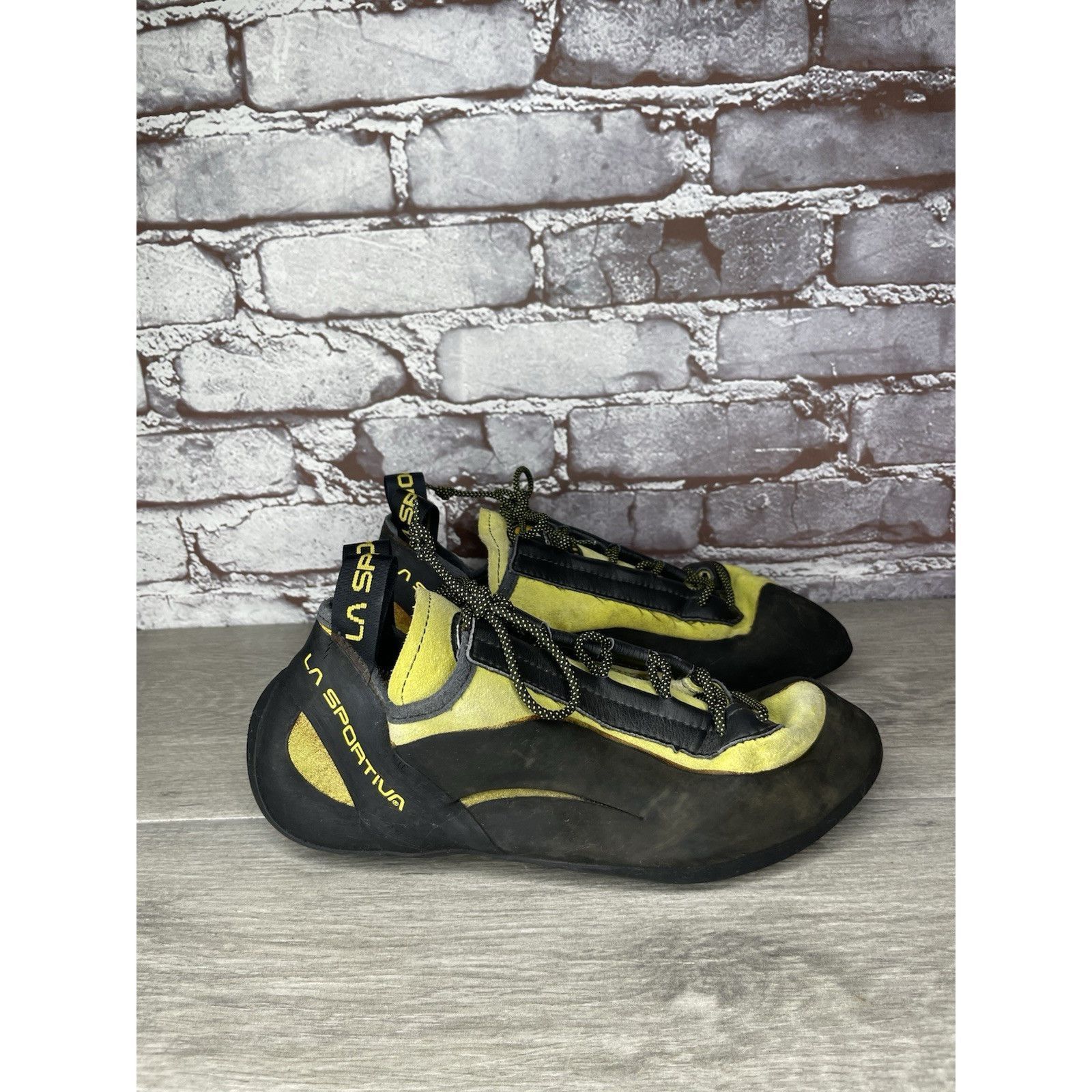 La Sportiva La Sportiva Vibram Miura Black Synthetic Yellow Climbing Sho Size US 10.5 / EU 43-44 - 15 Thumbnail