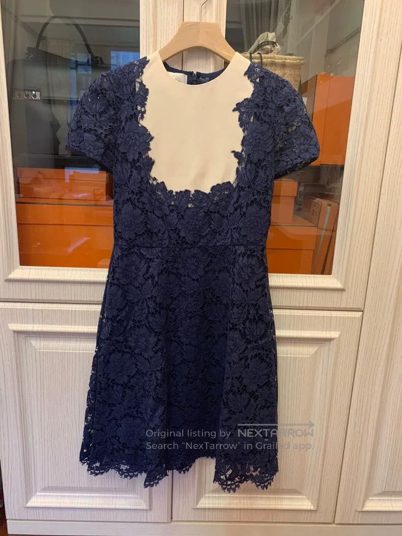 Valentino Valentino dress Size M / US 6-8 / IT 42-44 - 1 Thumbnail