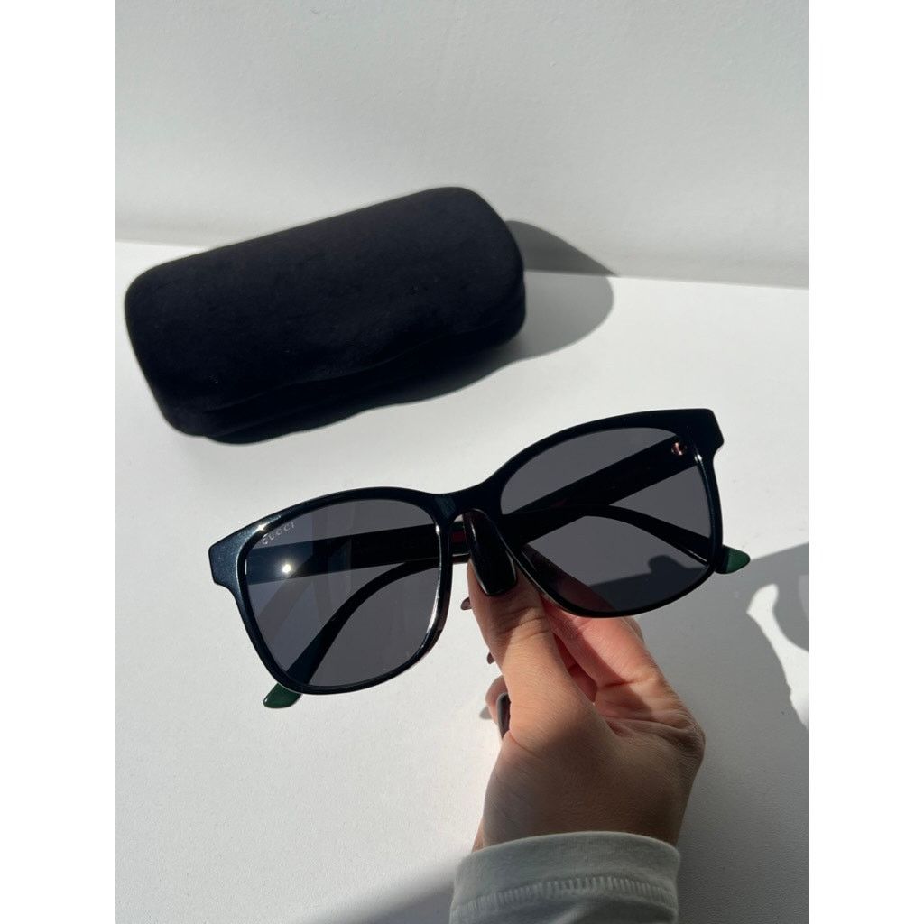 Gucci NEW Gucci GG0417SK Black Unisex Striped Arm Sunglasses Size ONE SIZE - 2 Thumbnail
