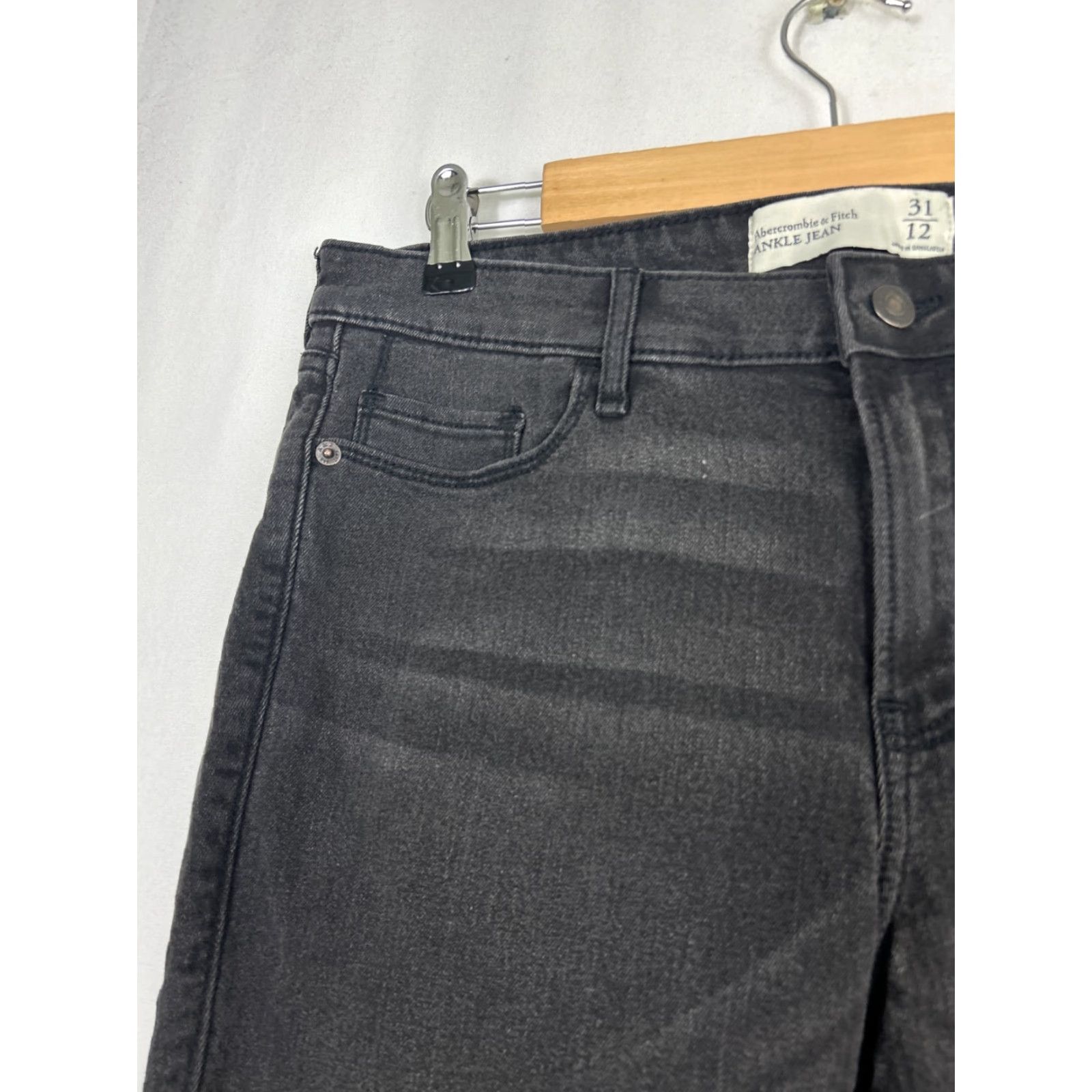 Abercrombie & Fitch Abercrombie & Fitch Jeans Ankle Women 12 Black Distressed Raw Hem 33x26 Fade Size 34" / US 12 / IT 48 - 6 Thumbnail