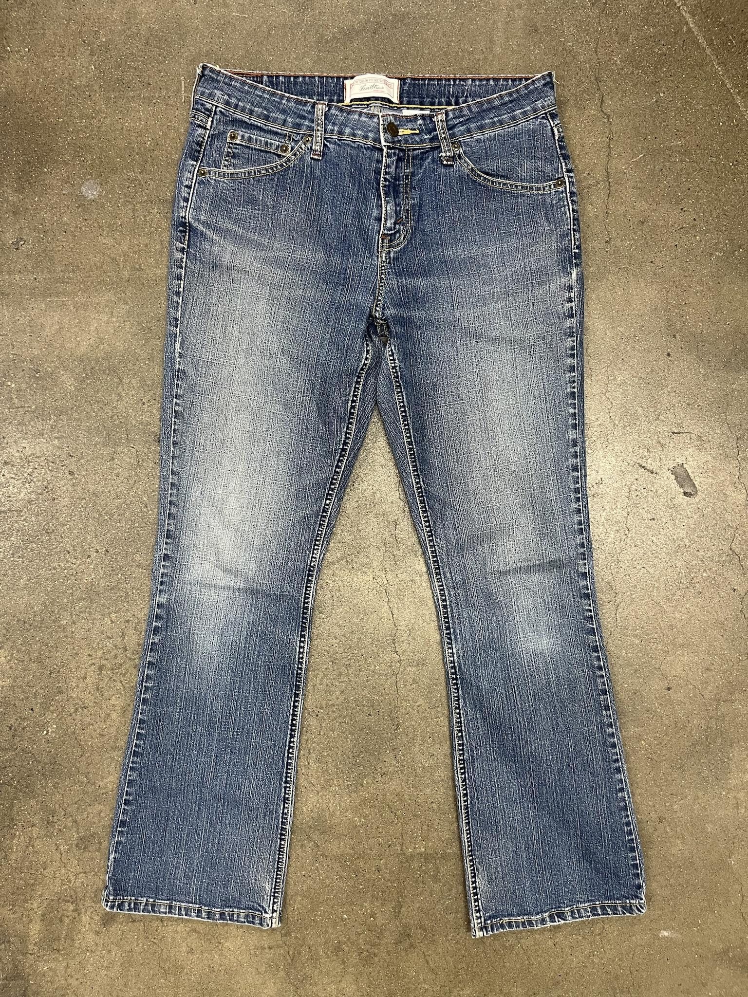 Y2K Femme Fit Levis Boot Cut Jeans