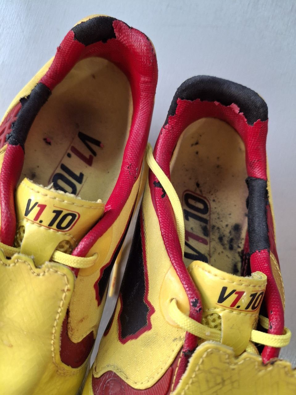 Puma × Vintage Puma V 1.08 Black Gold Soccer Cleats Size US 7 / EU 40 - 14 Thumbnail