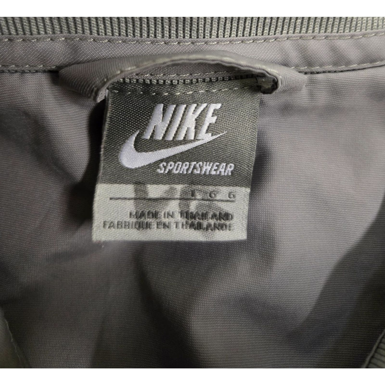 Nike Nike Jacket Mens Large Gray Black Full Zip Windbreaker Sportswear Thailand Size US L / EU 52-54 / 3 - 5 Thumbnail