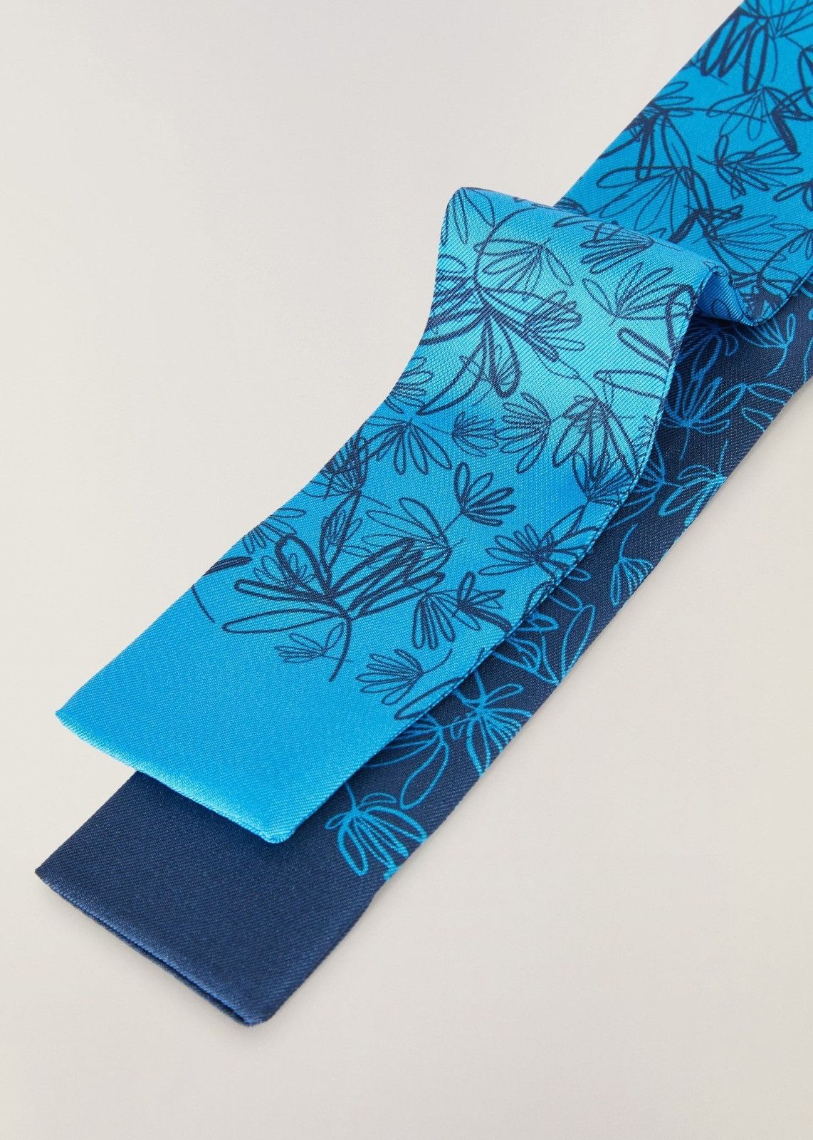 Loro Piana o1srvl11e0824 Size: OS / Agapanthus Neck Scarf in Blue Size ONE SIZE - 2 Thumbnail