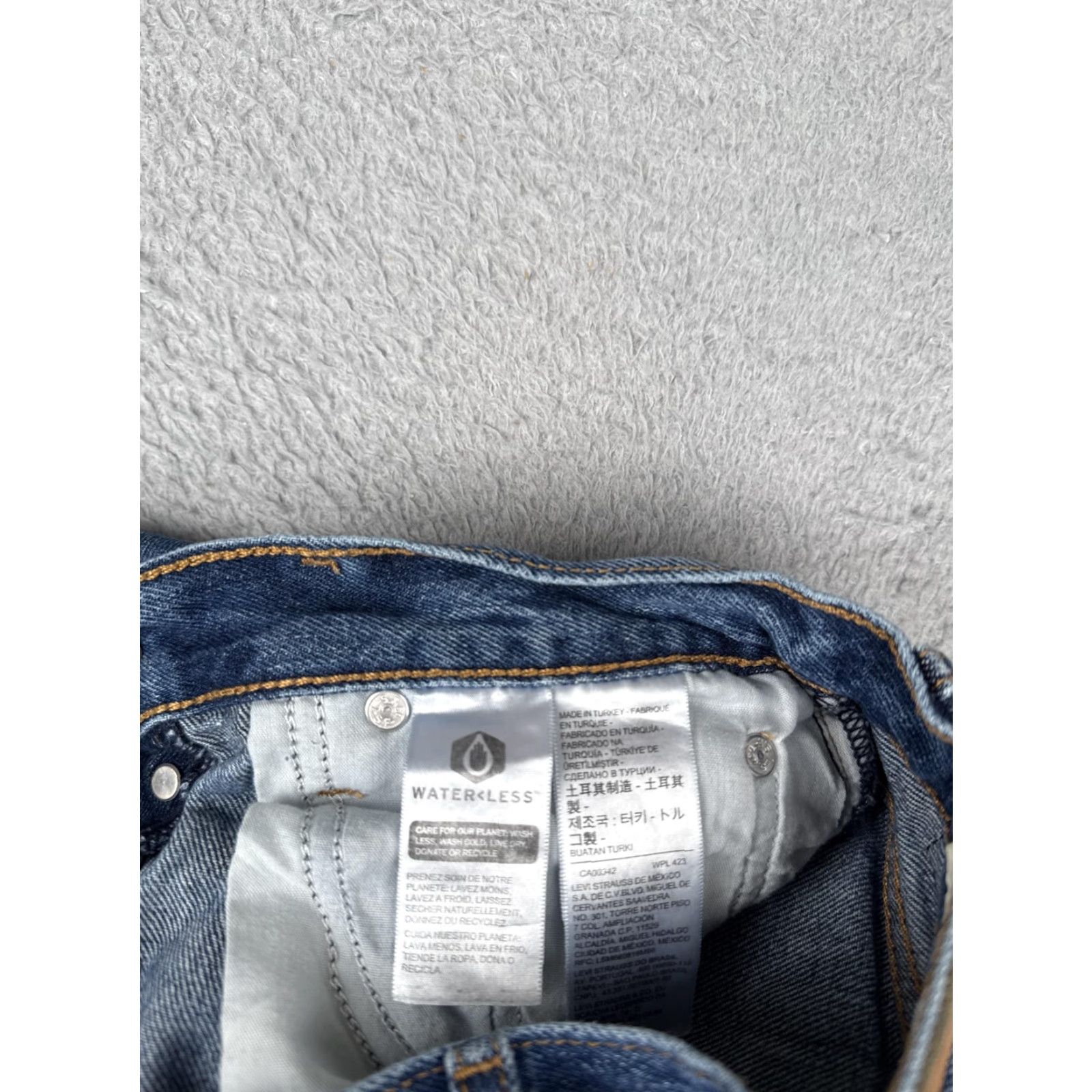 Levi's Levi's Jeans Women 24x28 Wedgie Straight High Rise Distressed Button Denim Blue 5-Pocket Regular Size 24 Womens Jeans Size 42" / US 20 - 7 Thumbnail