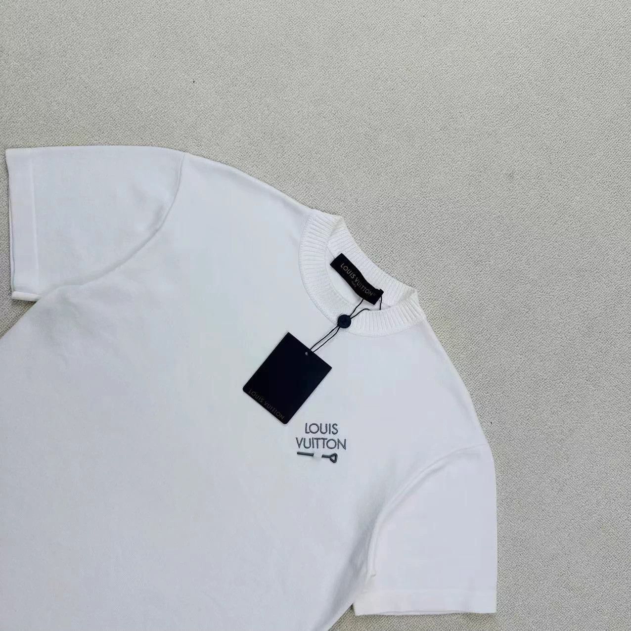 Louis Vuitton LV Pin-embroidered Logo T-shirt XS Size XS / US 0-2 / IT 36-38 - 3 Thumbnail