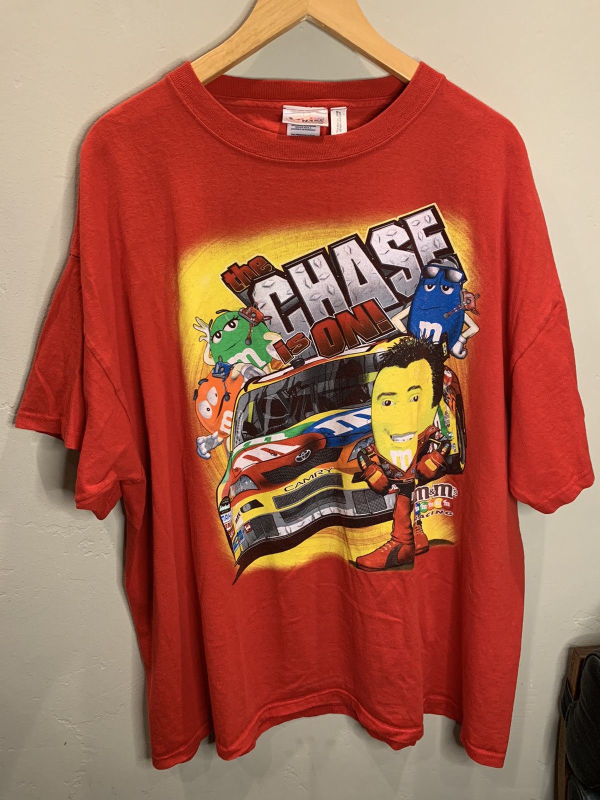 image of Chase Authentics x Nascar Vintage Nascar X M&ms Kyle Busch Chase Racing T-Shirt in Red (Size 2XL)