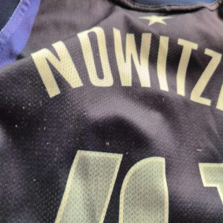 Champion Dallas Mavericks Dirk Nowitzki Champion EU NBA jersey size S Size US S / EU 44-46 / 1 - 9 Thumbnail