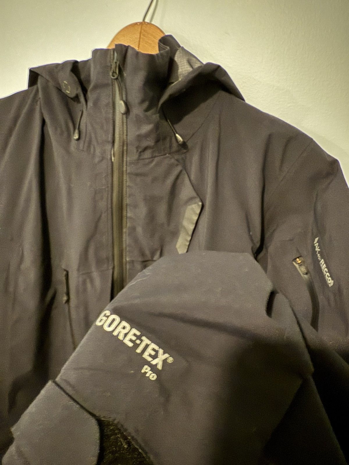 Burton Burton AK457 Japan Guide Gore-Tex Pro Jacket Black 2014 Size US L / EU 52-54 / 3 - 6 Thumbnail