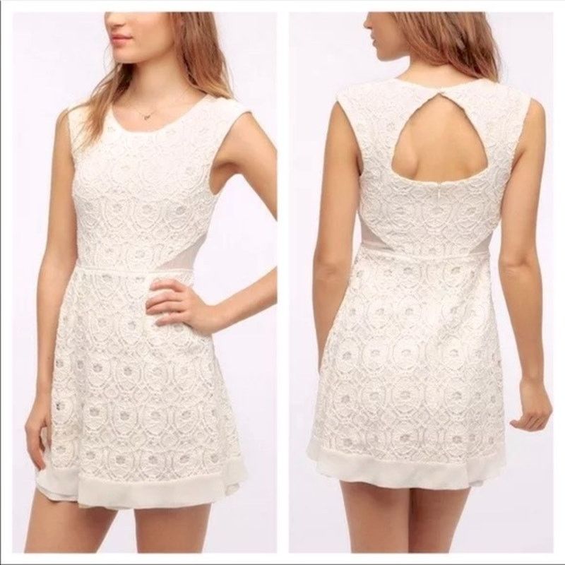 Urban Outfitters Urban Outfitters Kimchi Blue Camilla Medallion Lace Dress 4 Size S / US 4 / IT 40 - 1 Thumbnail